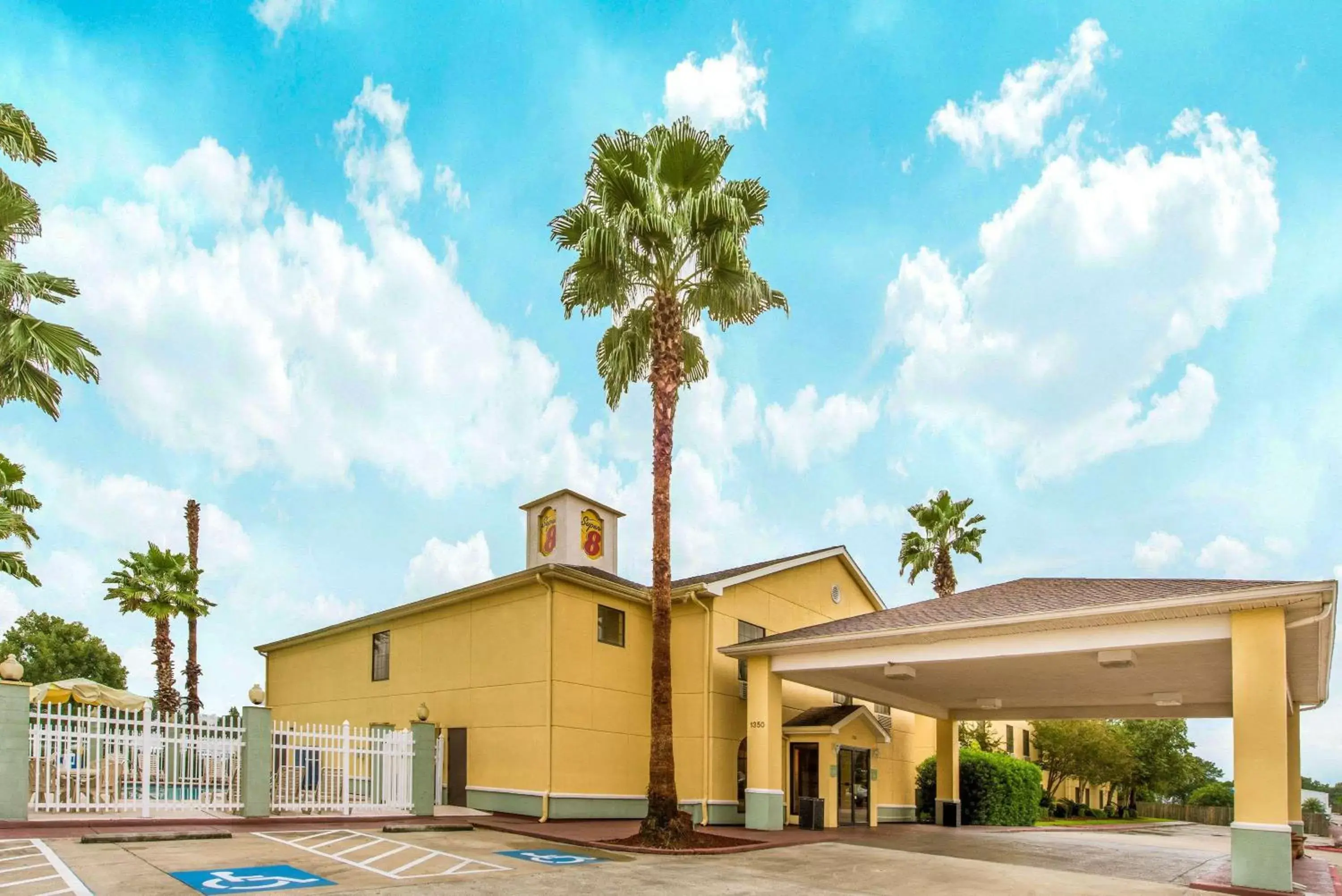 Super 8 by Wyndham Lake Charles/Sulphur Super 8 by Wyndham Lake Charles/Sulphur