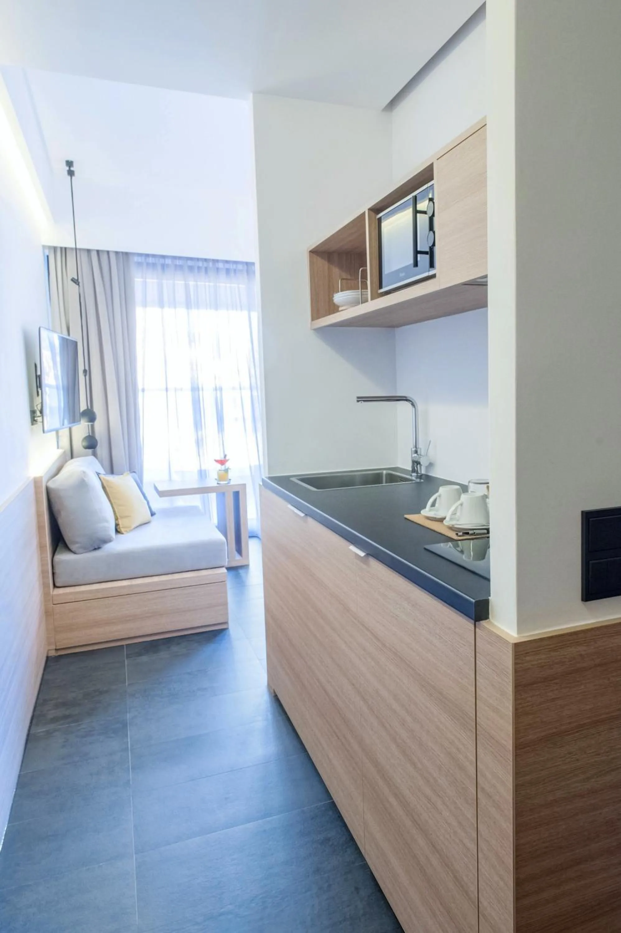 Food and drinks, Bed in Athens Lodge by Athens Prime Hotels