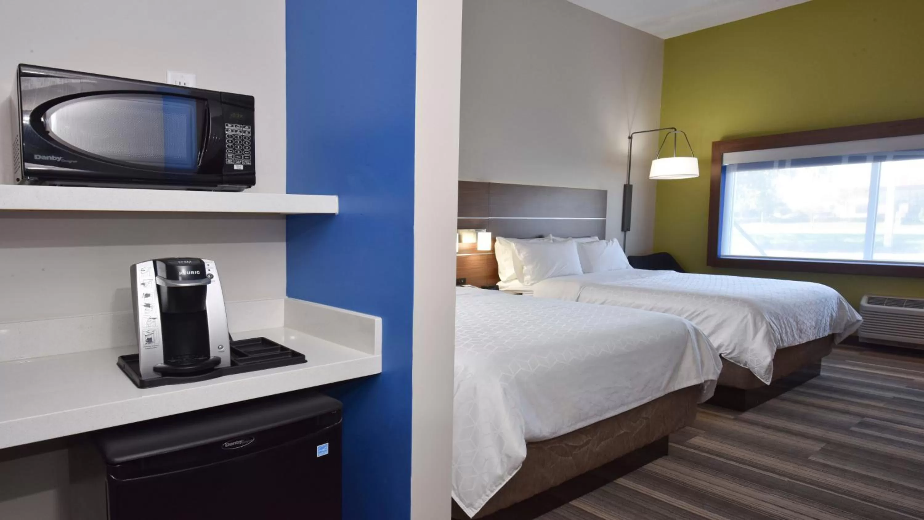 Photo of the whole room, Bed in Holiday Inn Express & Suites - Orlando - Southeast by IHG