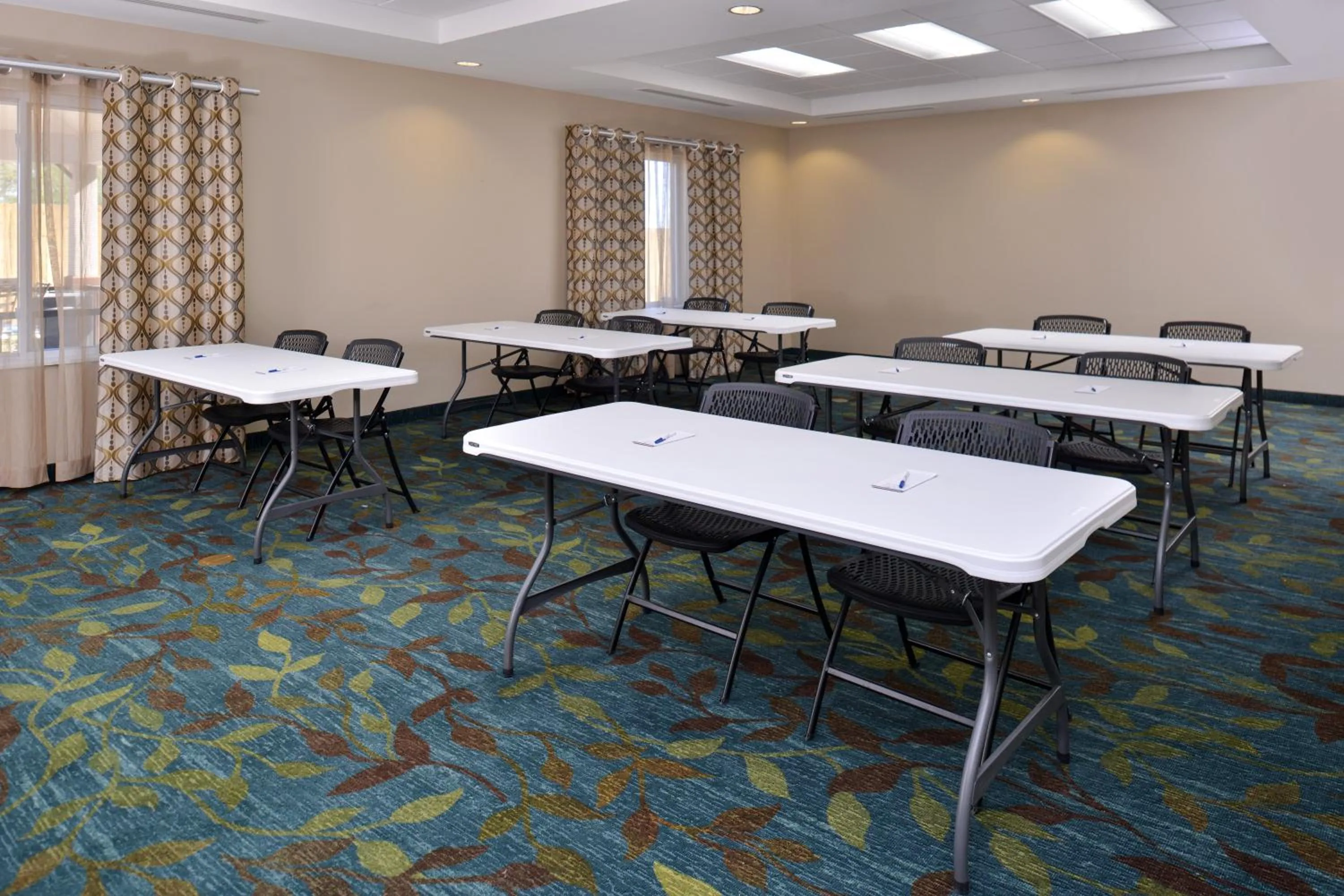 Meeting/conference room in Candlewood Suites Kenedy by IHG