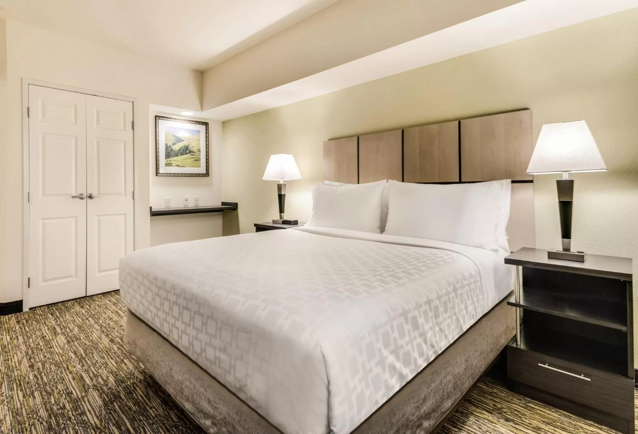 Photo of the whole room, Bed in Candlewood Suites Portland Airport by IHG