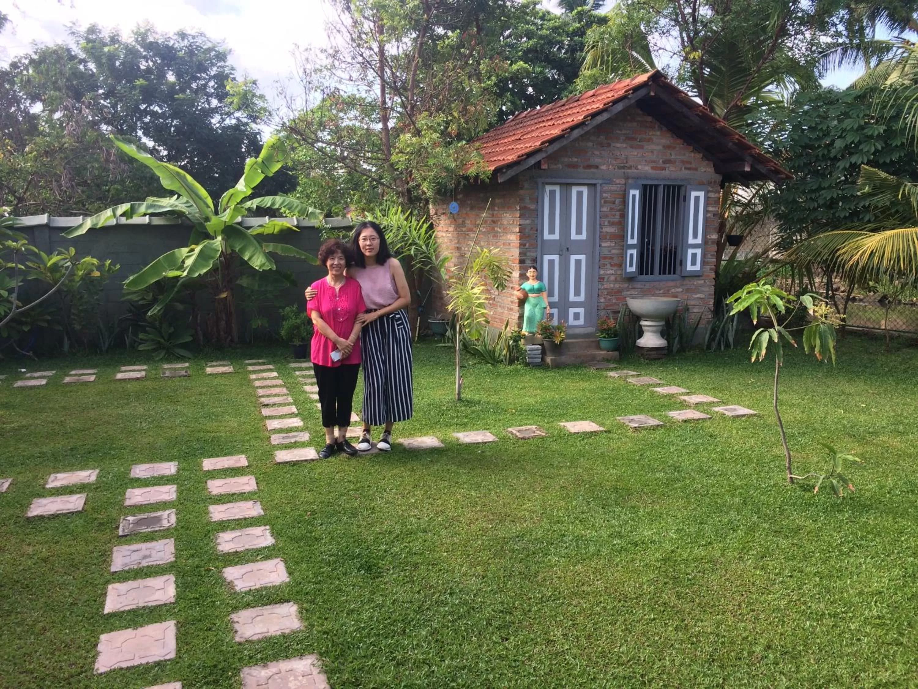 Family in Green Wood Villa Negombo