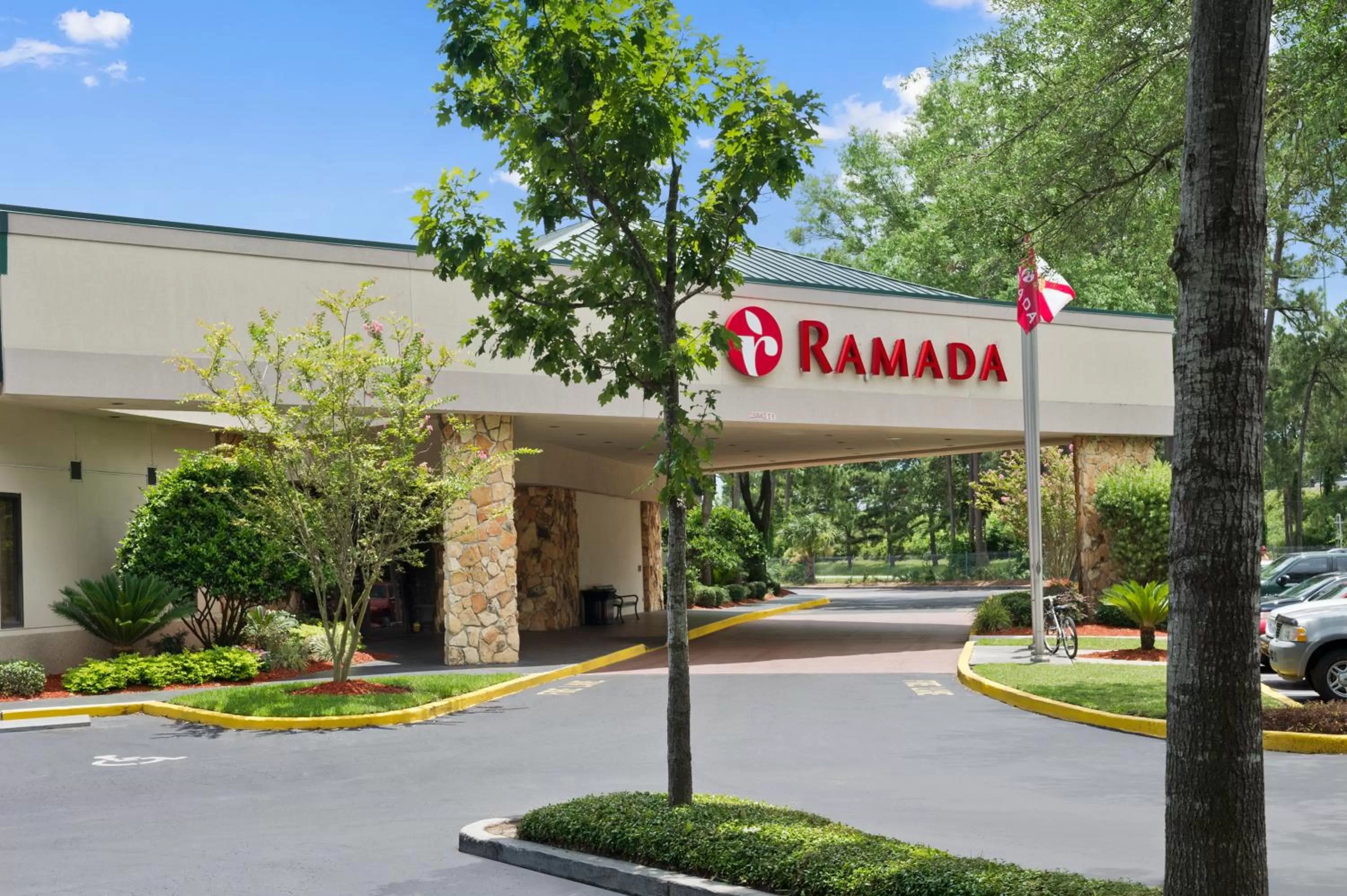 Facade/entrance in Ramada by Wyndham Jacksonville Hotel & Conference Center