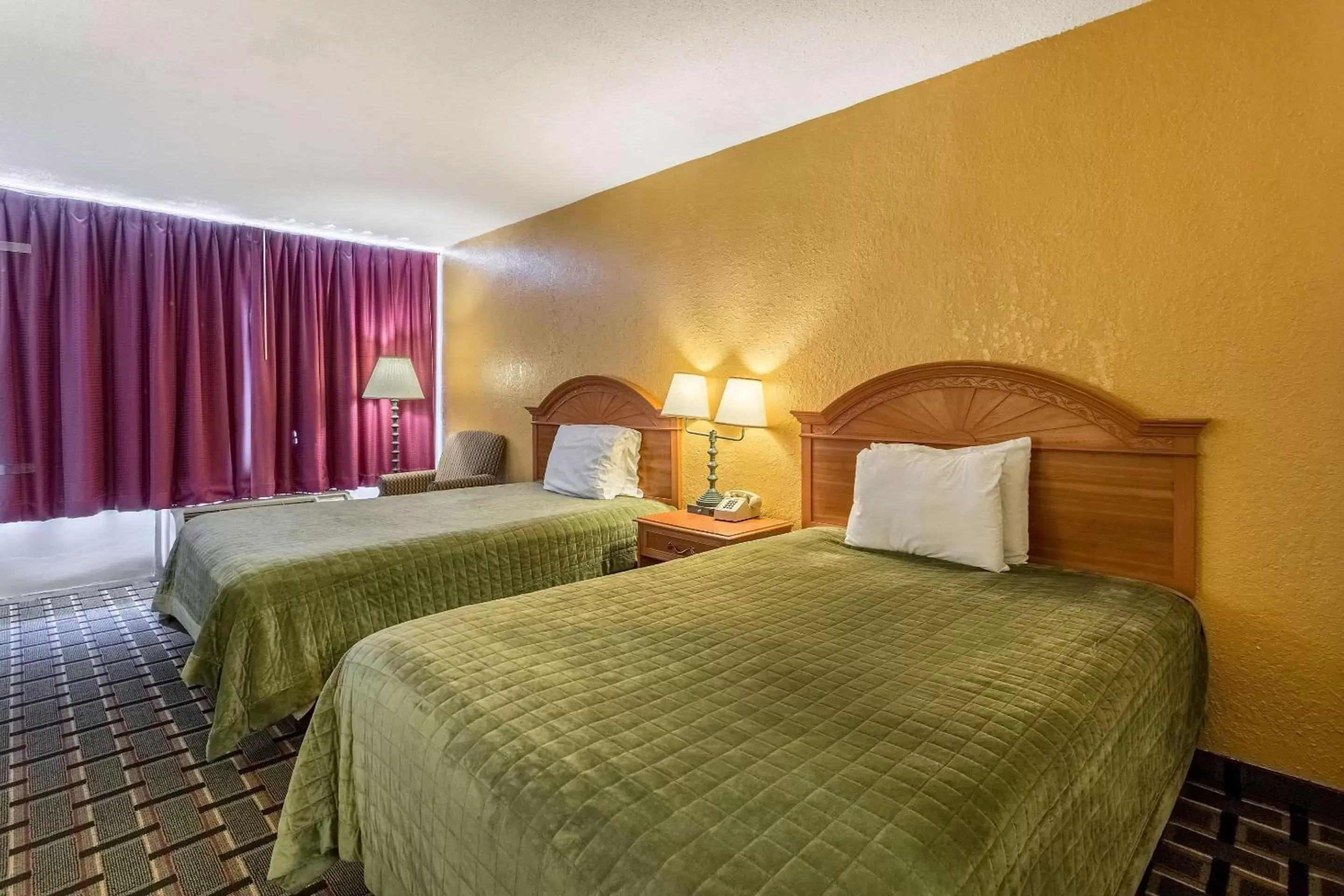 Double Room with Two Double Beds - Non-Smoking in Rodeway Inn Denmark-Jackson Double Room with Two Double Beds - Non-Smoking in Rodeway Inn Denmark-Jackson