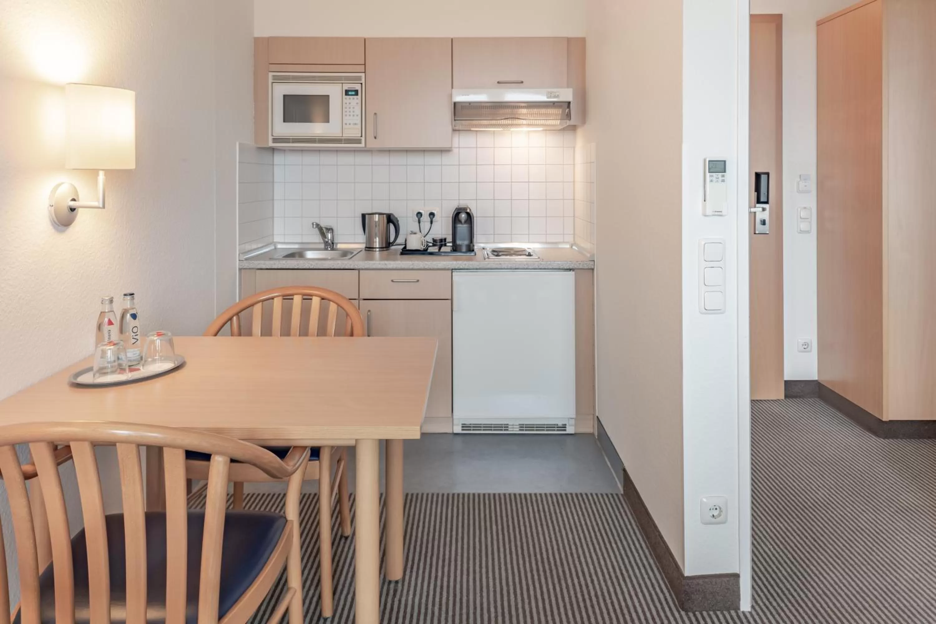 Kitchen or kitchenette in Hotel Stadthafen Stade
