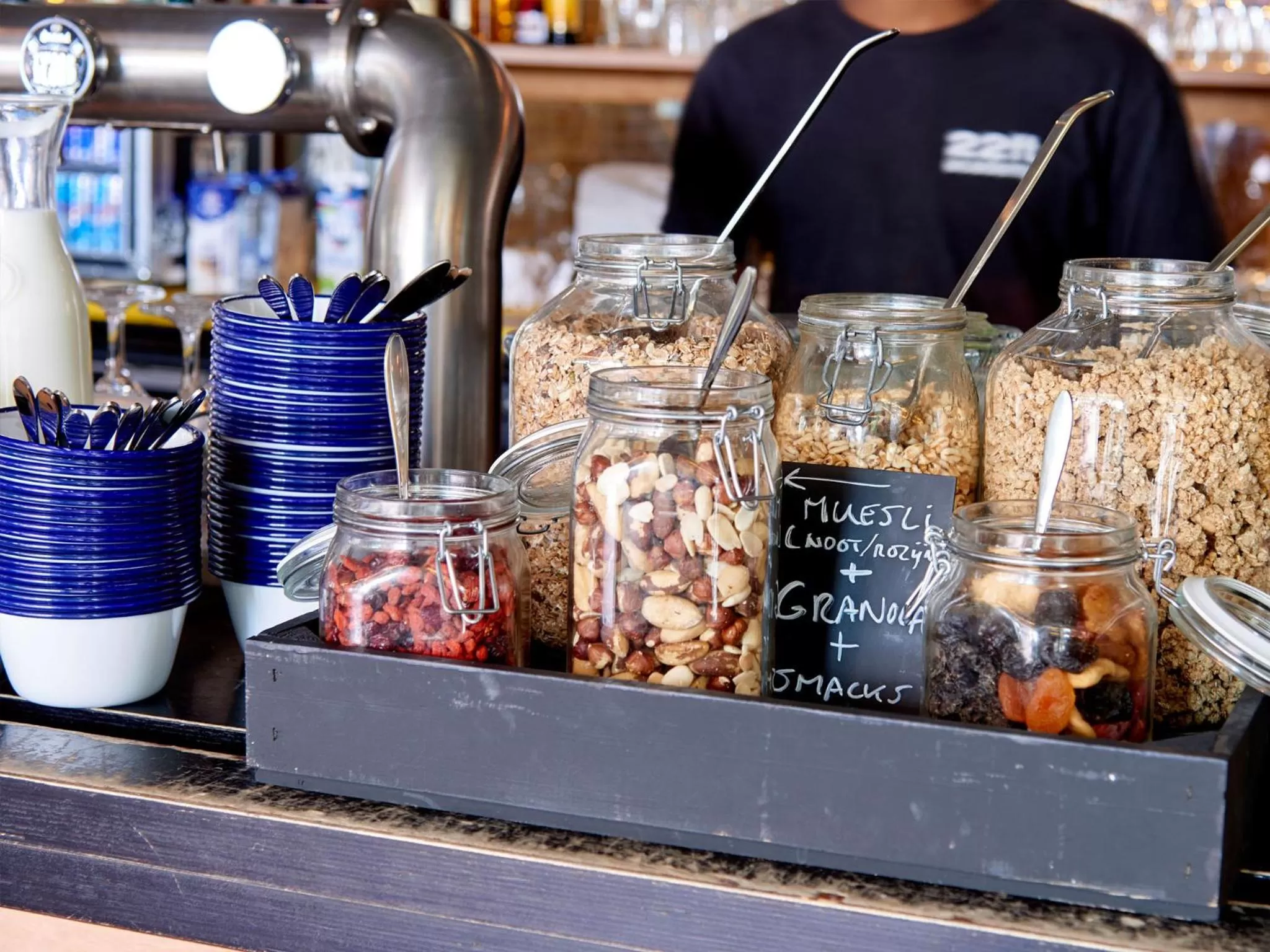 Restaurant/places to eat in Q-Factory Hotel