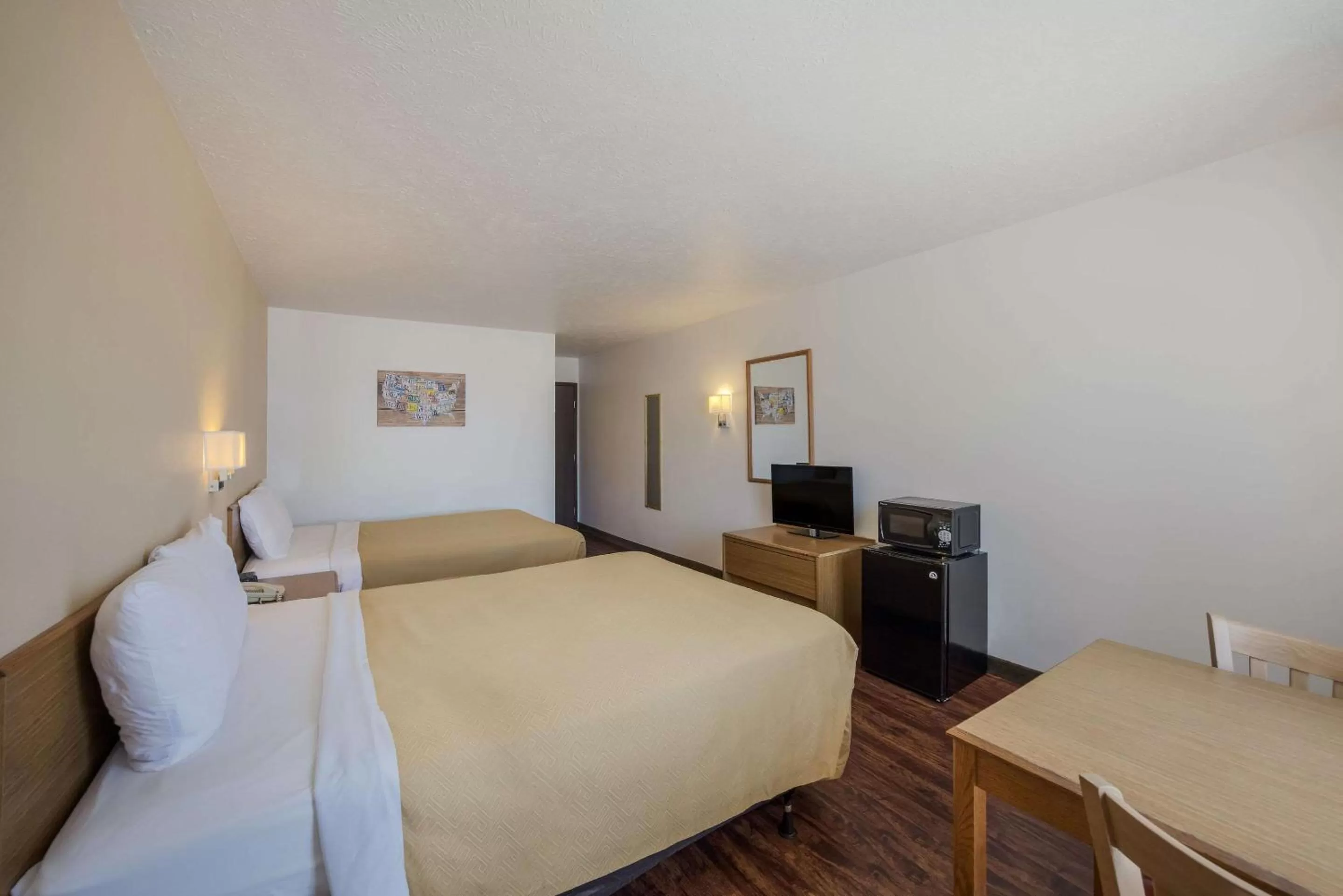 Double Room with Two Double Beds in Econo Lodge Limon I-70