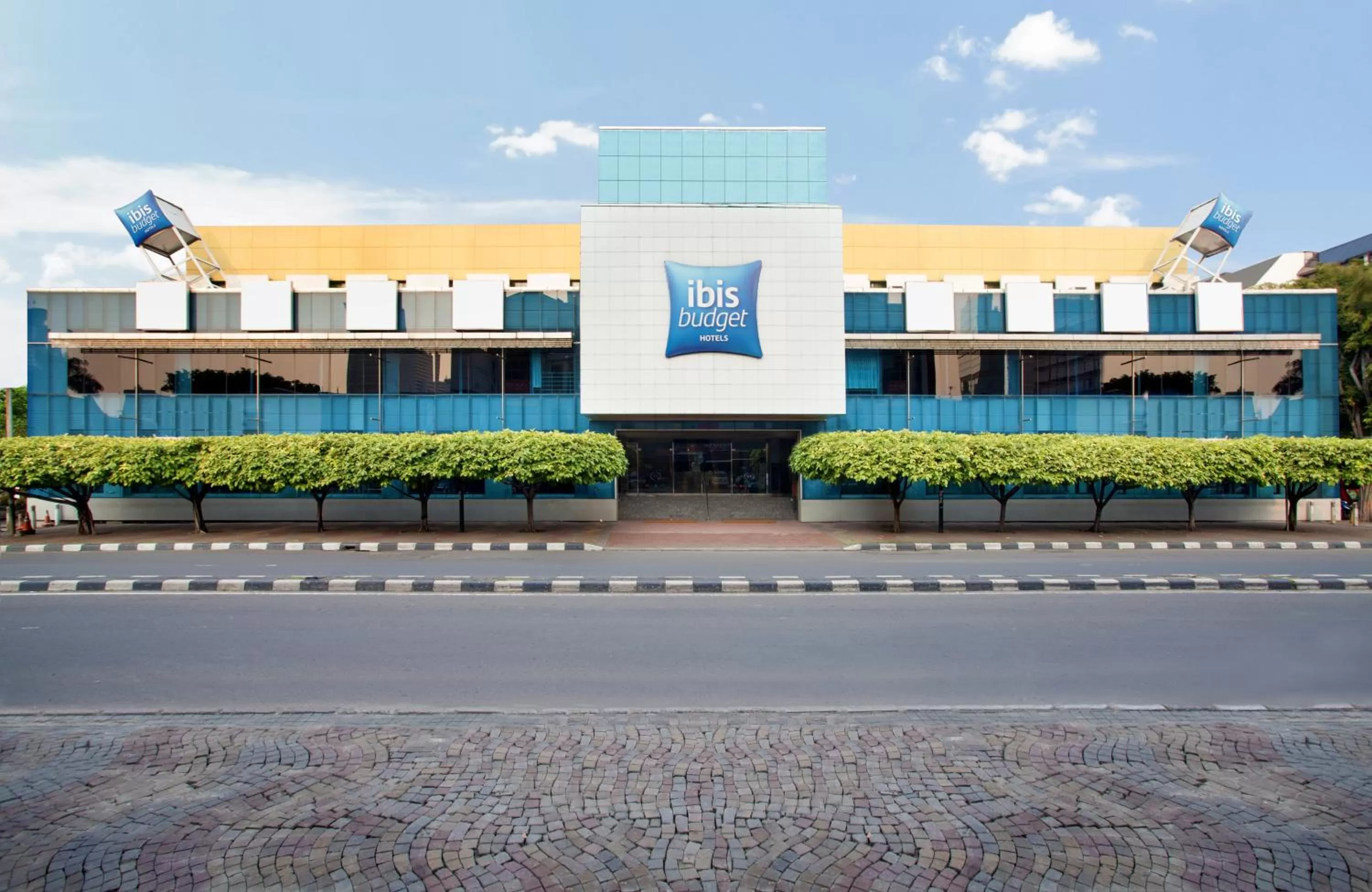 Facade/entrance in Ibis Budget Jakarta Menteng