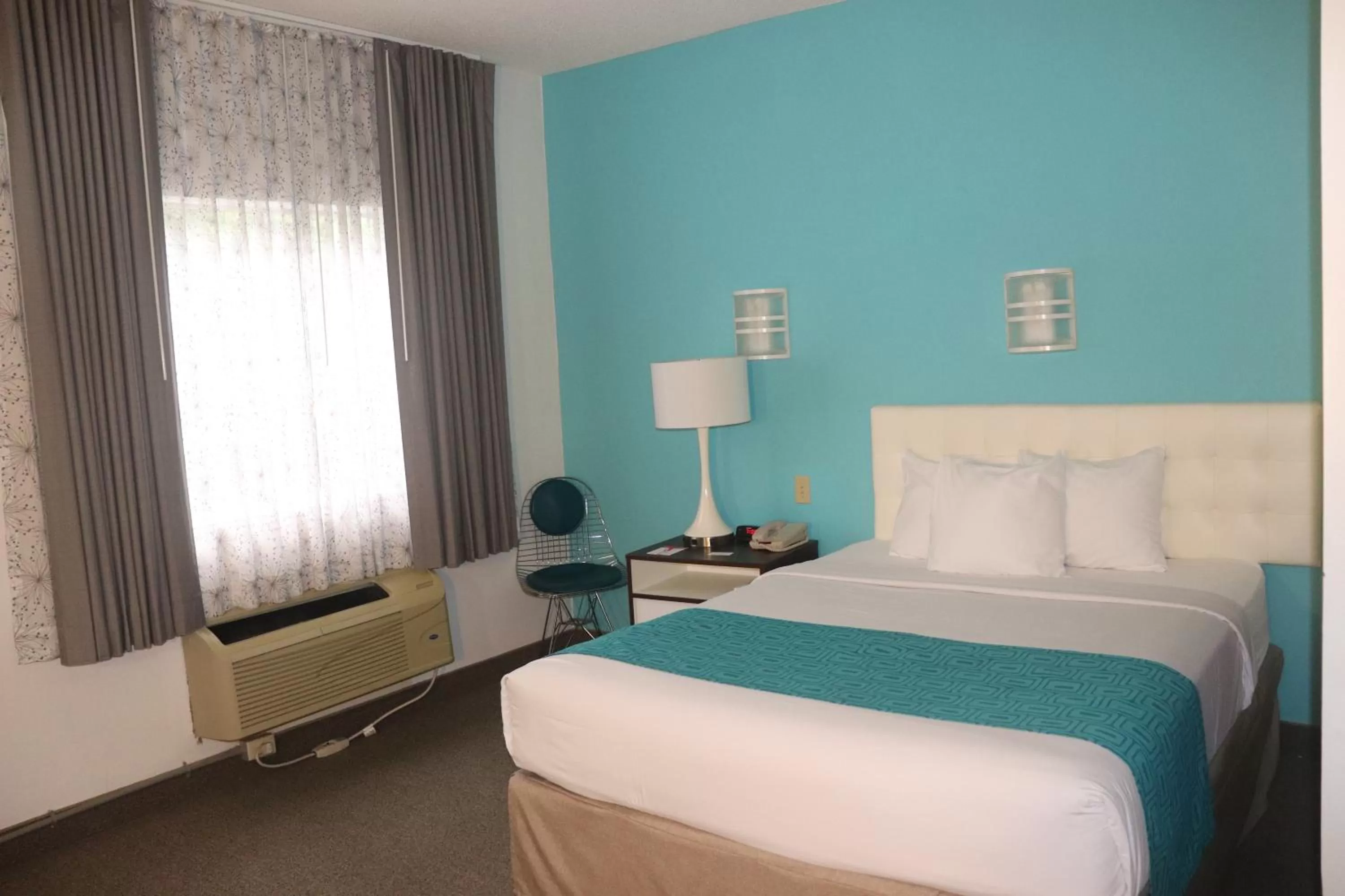 Bedroom, Bed in Howard Johnson by Wyndham Tifton GA I-75