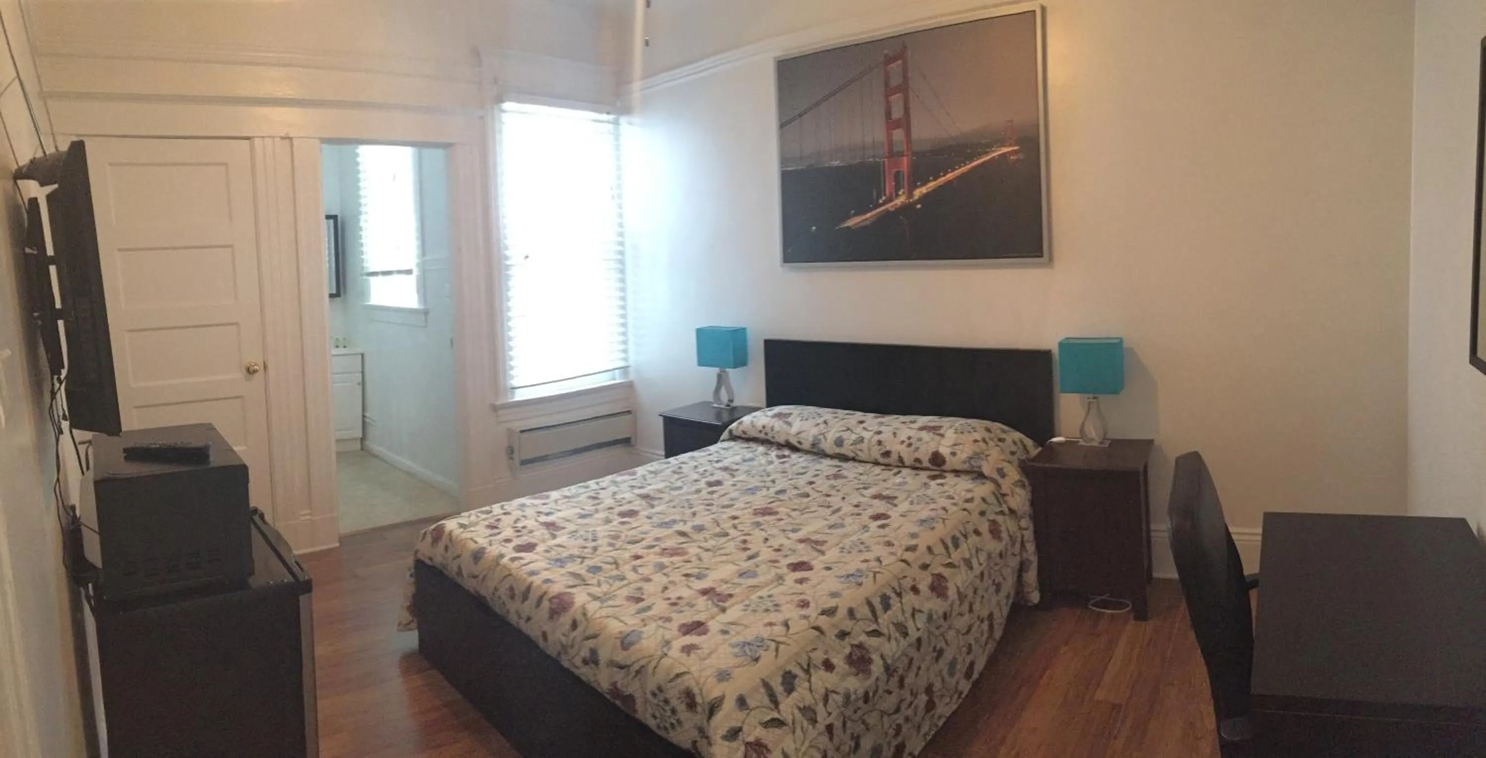 Day, Bed in Cable Car Hotel