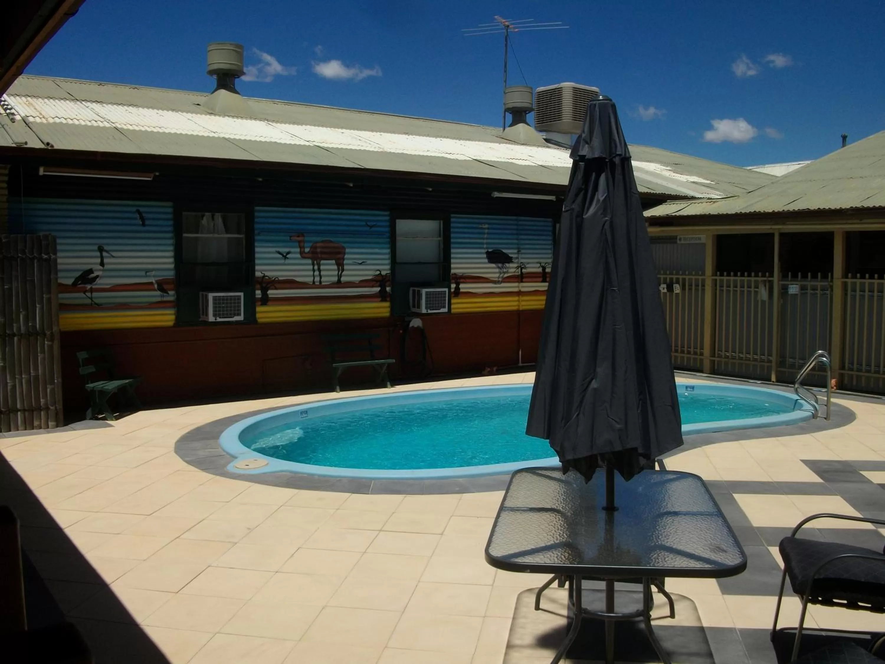Swimming pool in Broken Hill Tourist Lodge