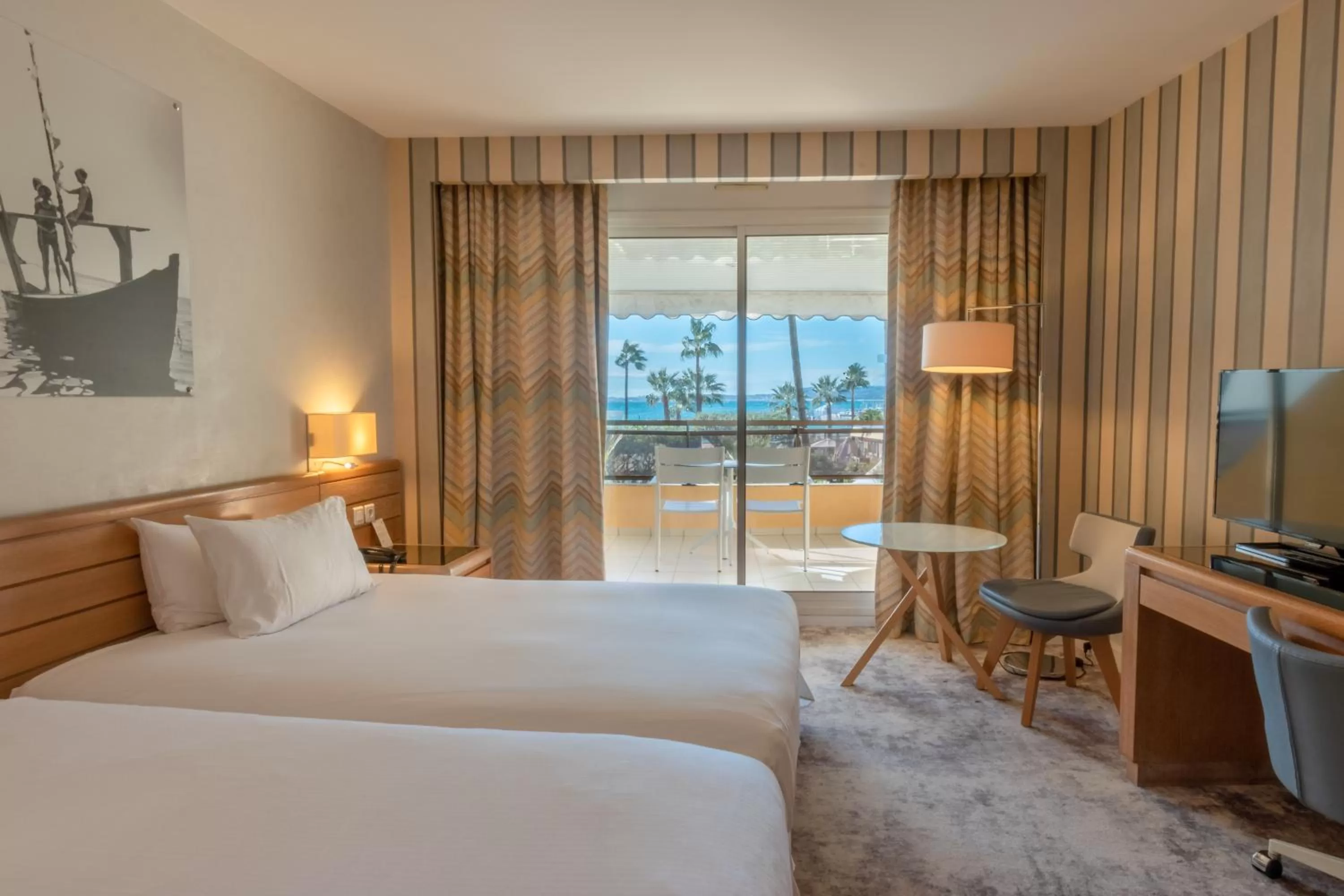 TV and multimedia, Bed in Holiday Inn Nice - Port St Laurent by IHG