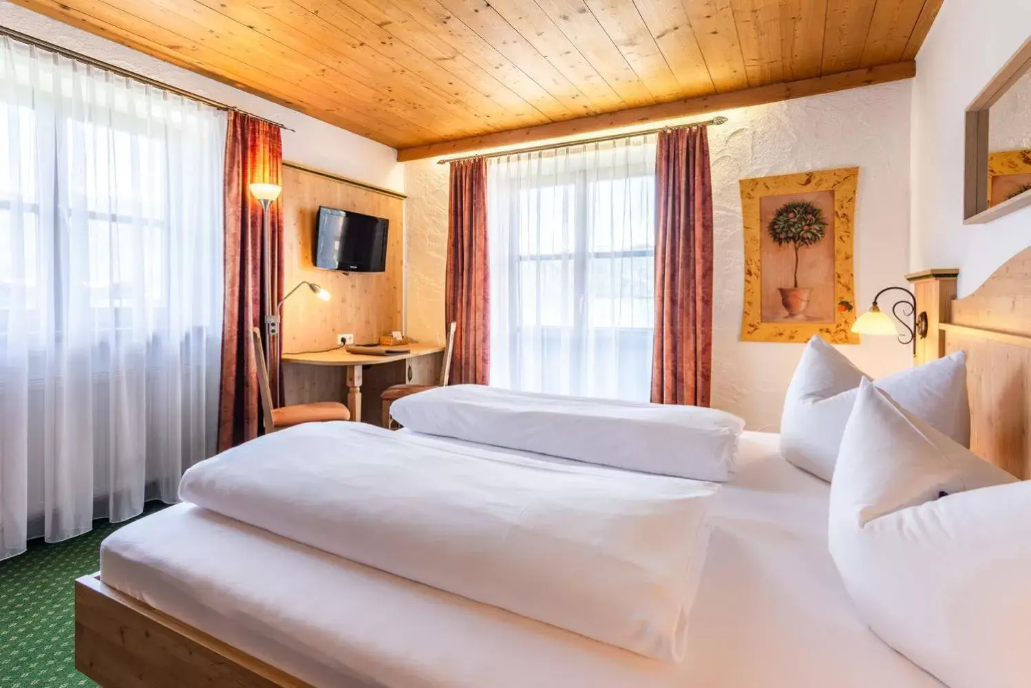 Double Room with Lake View in Das Maximilian - Feines Landhotel am Schliersee Double Room with Lake View in Das Maximilian - Feines Landhotel am Schliersee