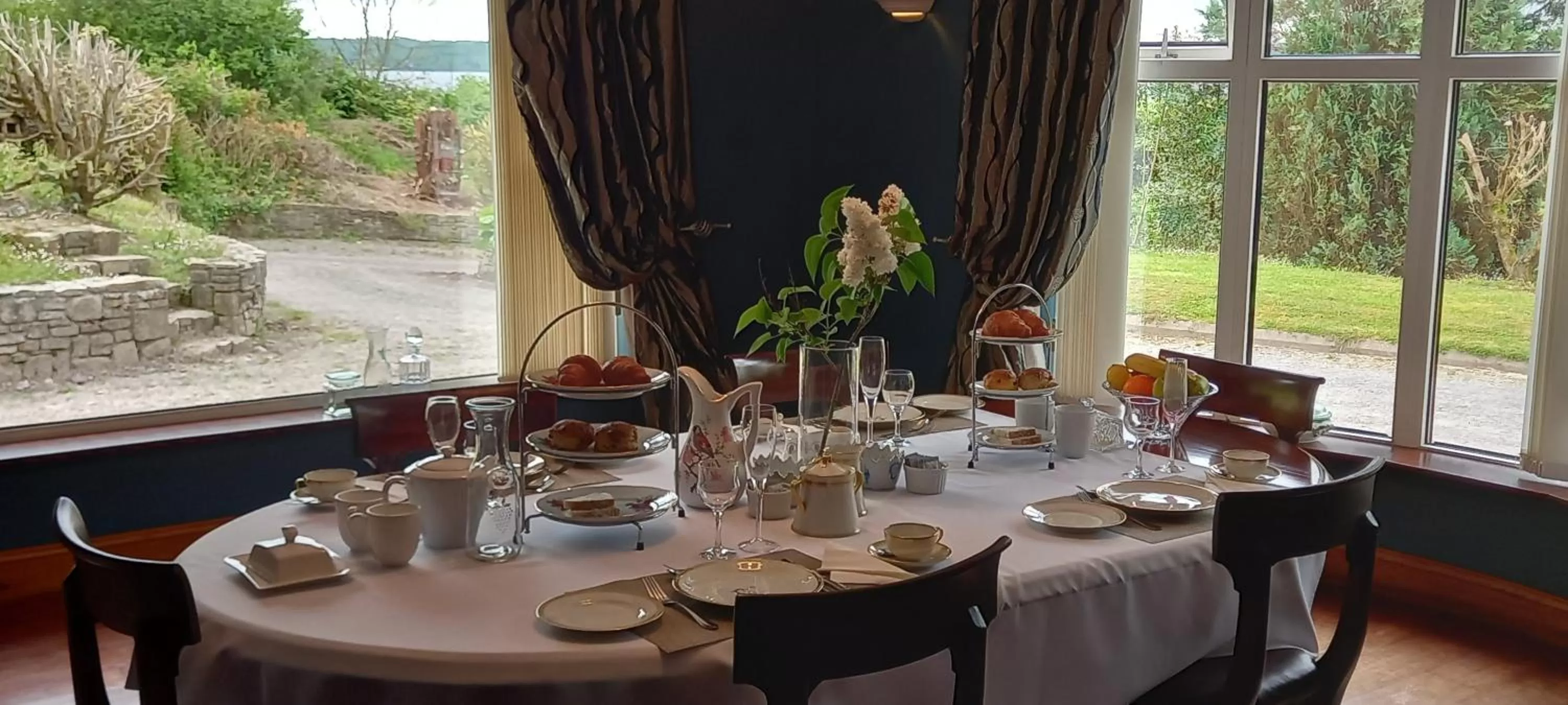 Restaurant/Places to Eat in Ardsallagh Lodge