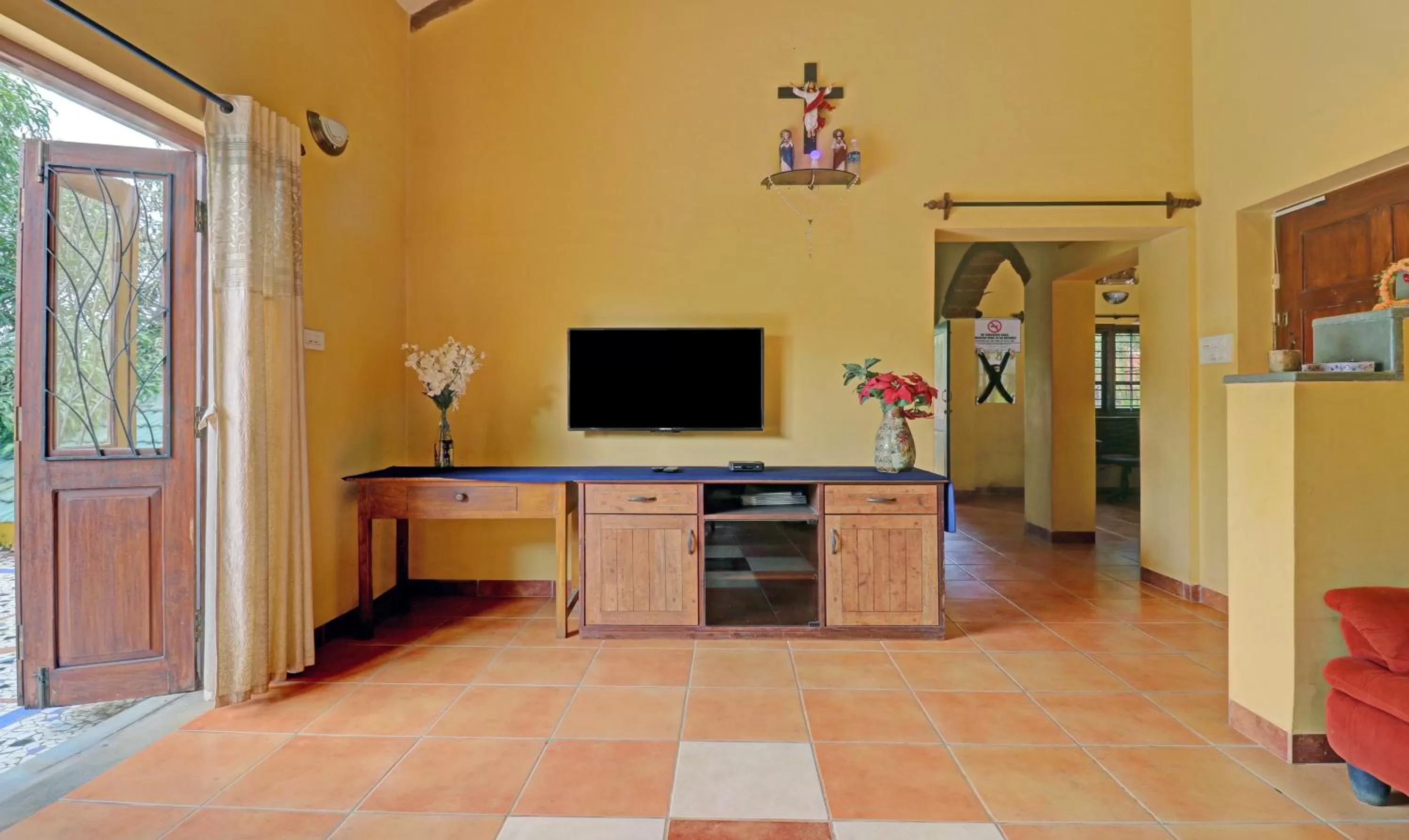 TV and multimedia in Itsy Hotels Vailankanni Natures Inn