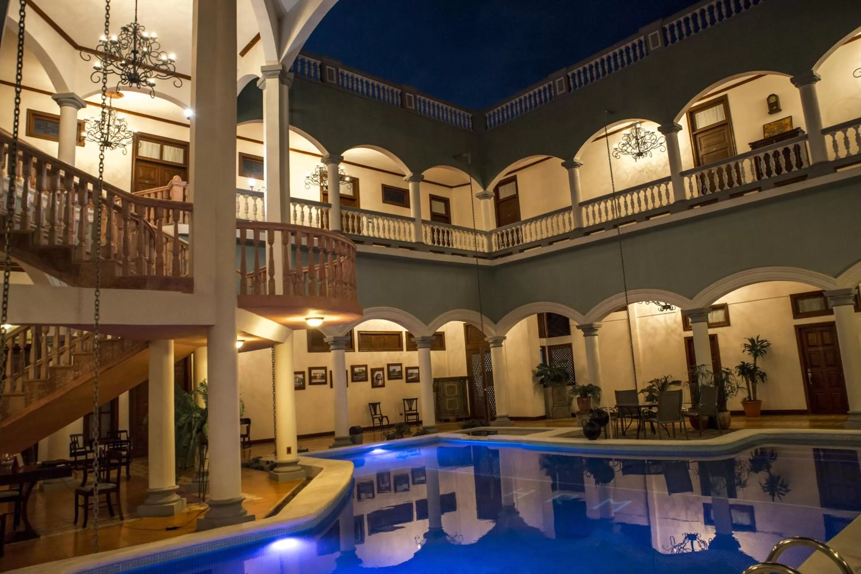 Night in Hotel Real La Merced