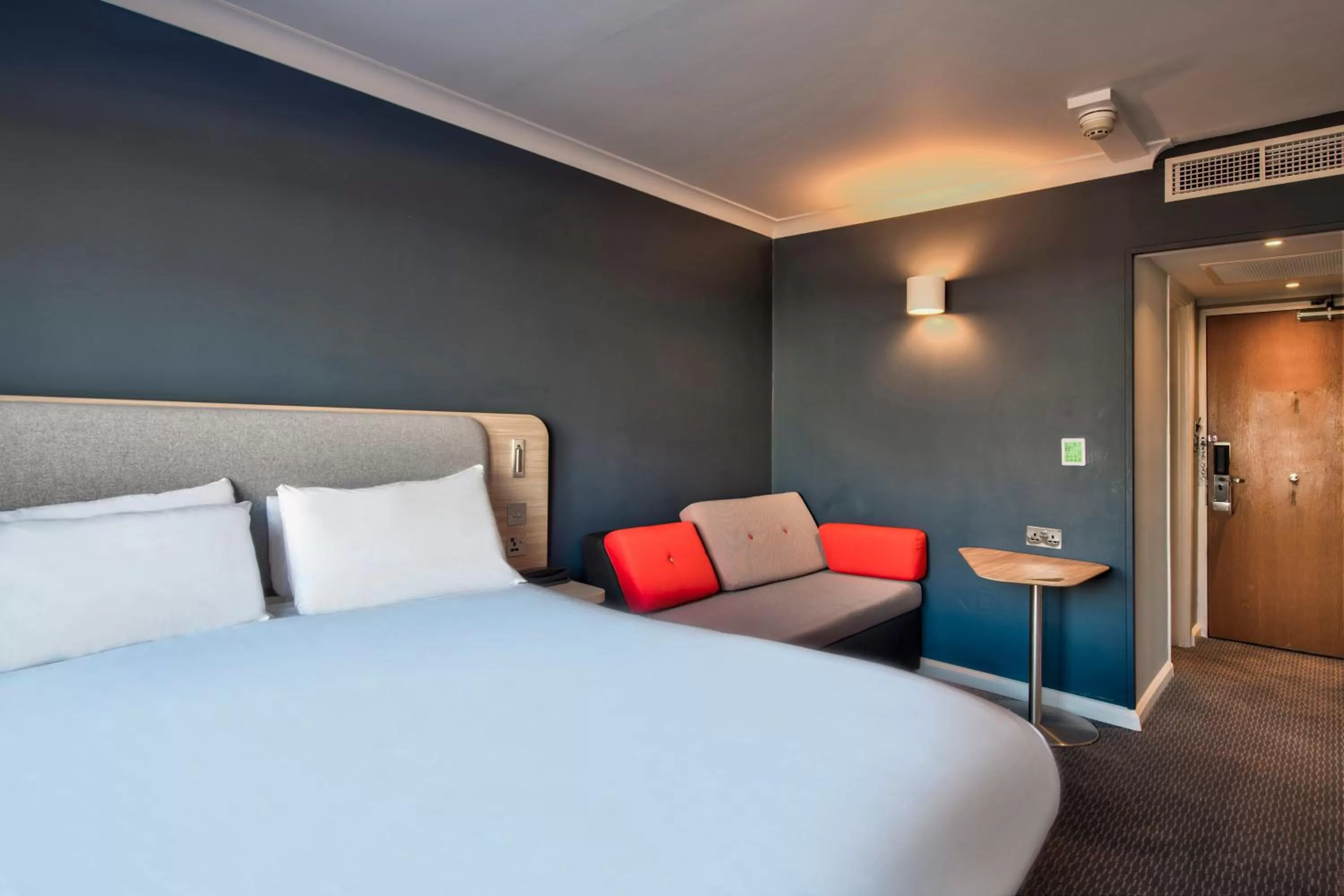Bedroom, Bed in Holiday Inn Express Edinburgh City West by IHG