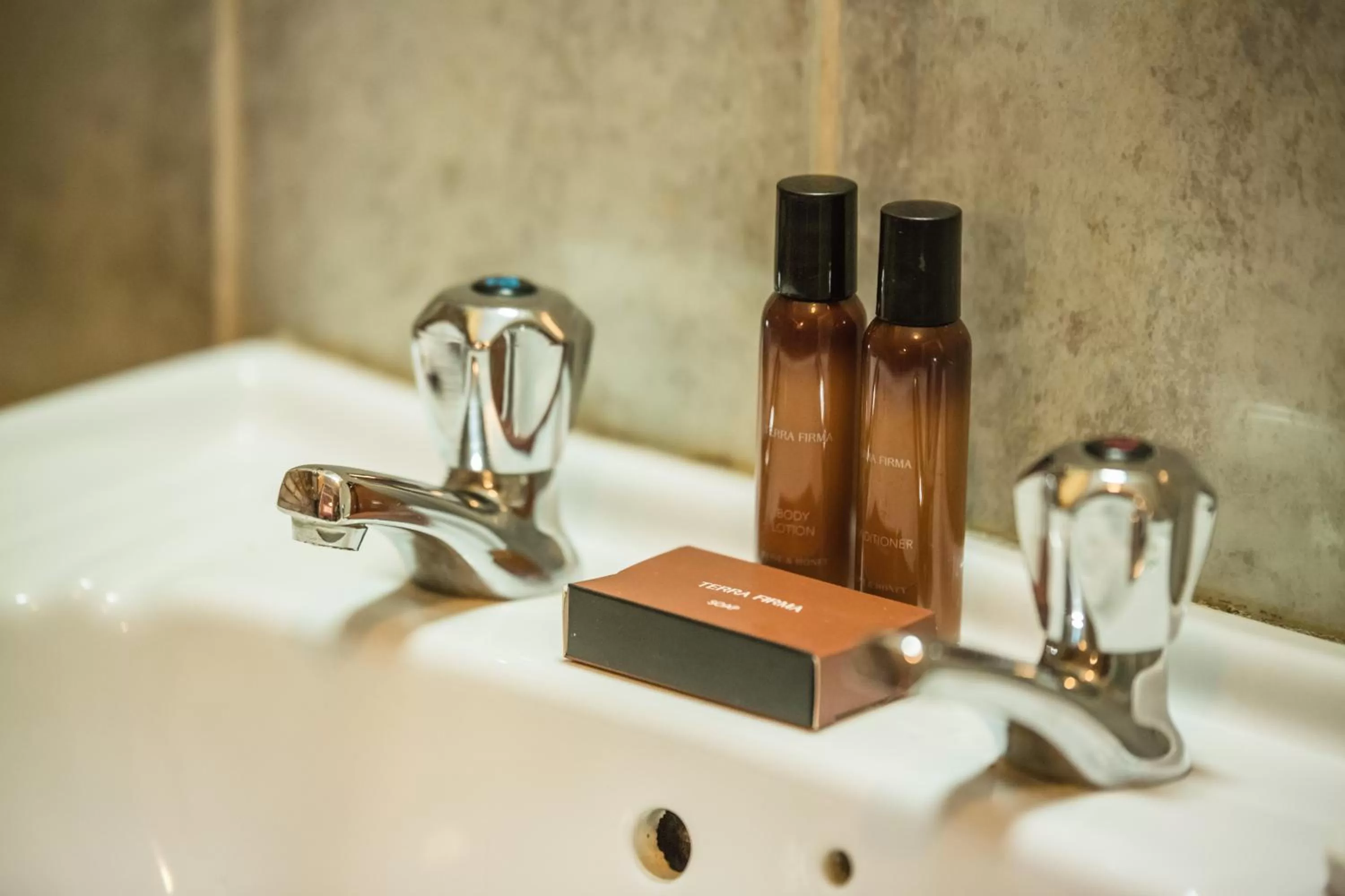 Bathroom in Acacia Guesthouse Klerksdorp