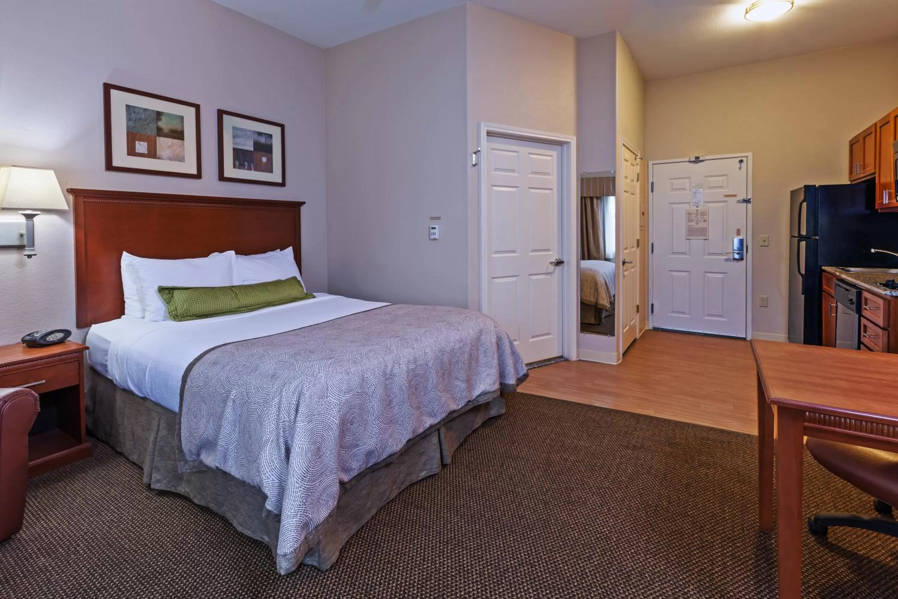 Queen Suite - Disability Access/Non-Smoking in Candlewood Suites Deer Park, an IHG Hotel