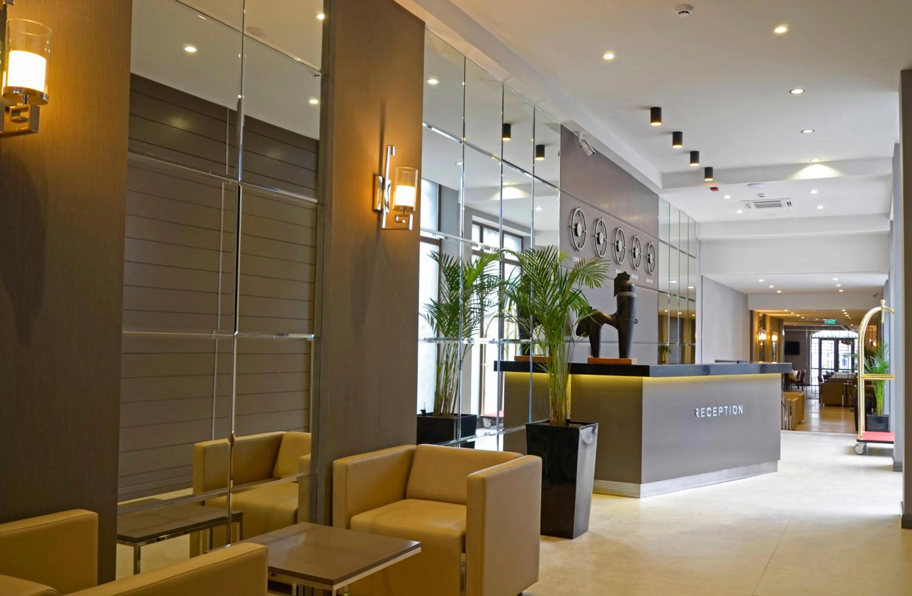 Lobby or reception in City Avenue Hotel