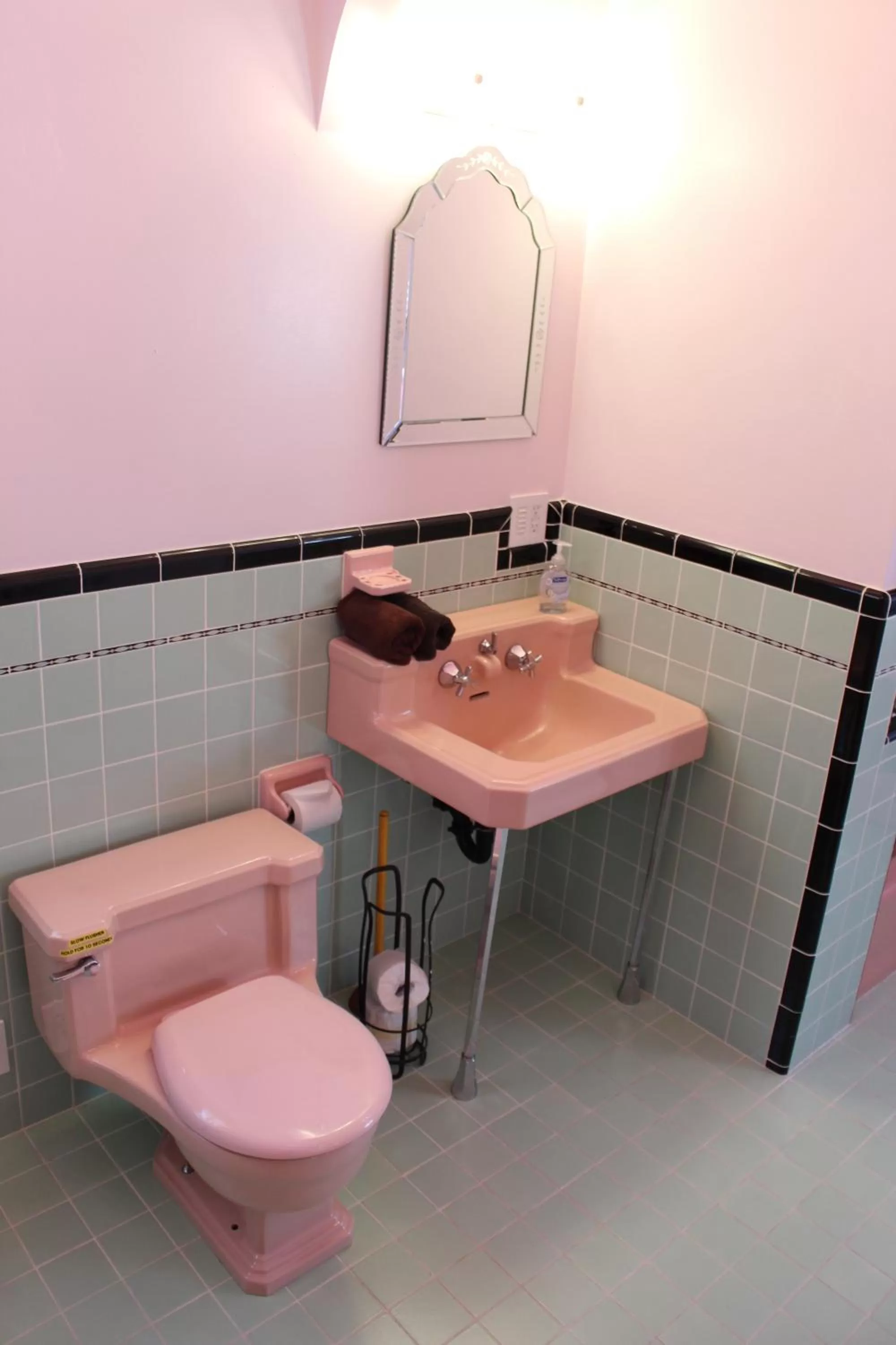 Hicksville Pines Chalets & Motel