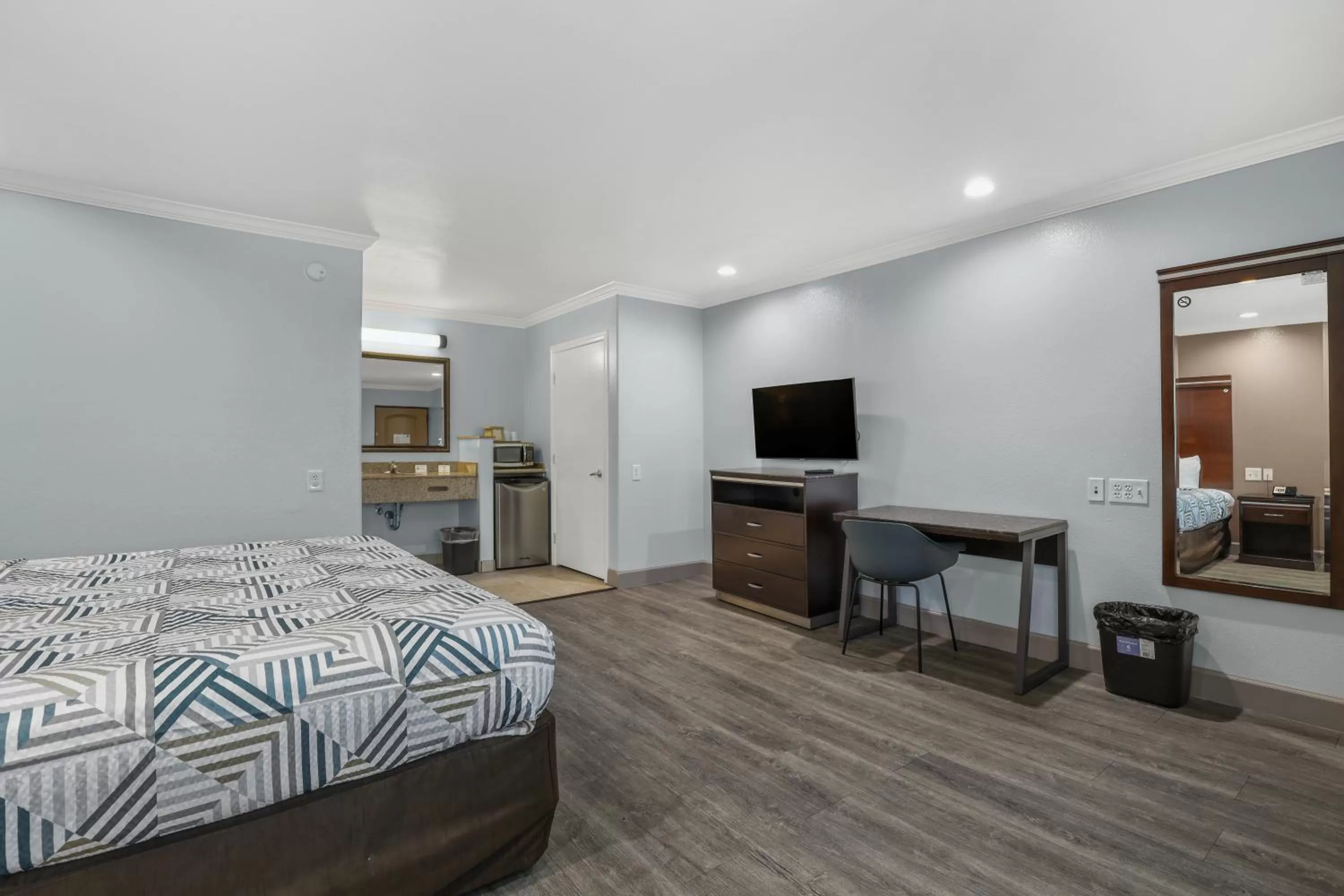 Bed in Motel 6 Carlsbad, Ca- North