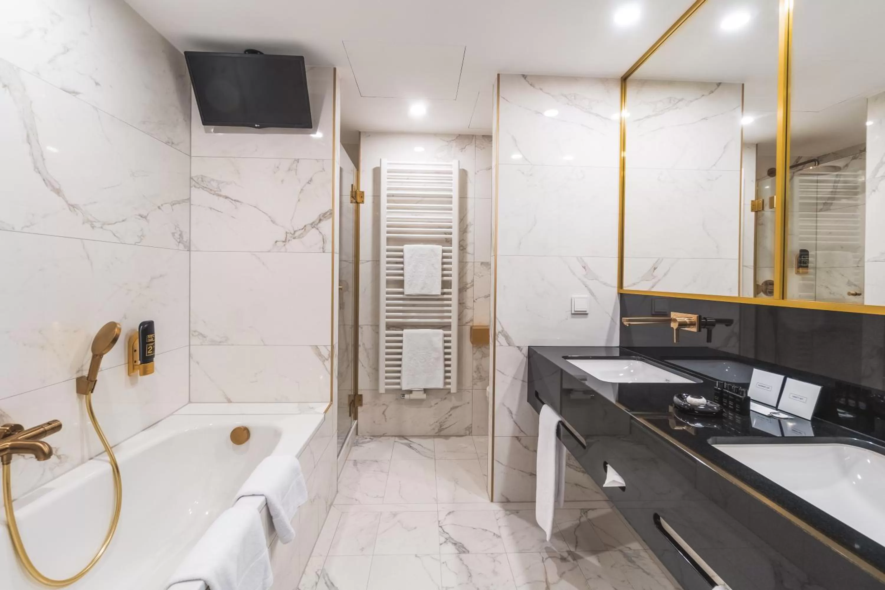 Bathroom in Hotel Suitess