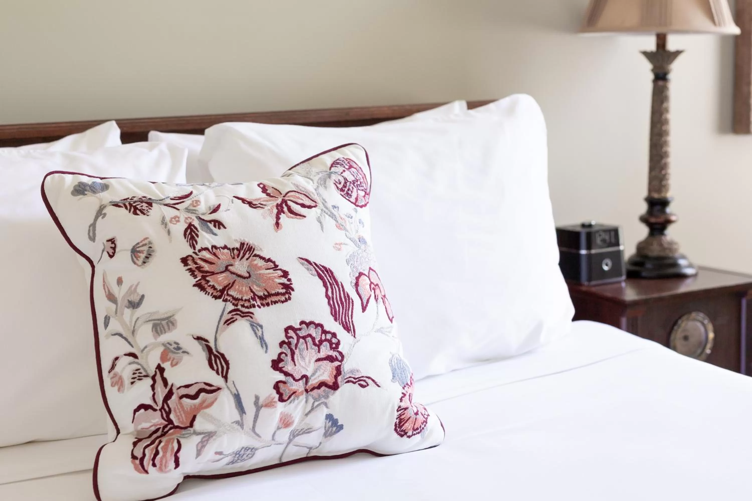 Bed in Garden Street Inn Downtown San Luis Obispo, A Kirkwood Collection Hotel