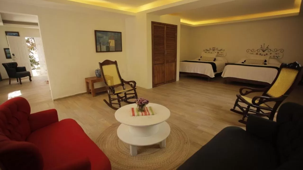 Photo of the whole room in Hotel La Casa de los Árboles Immersive Experience