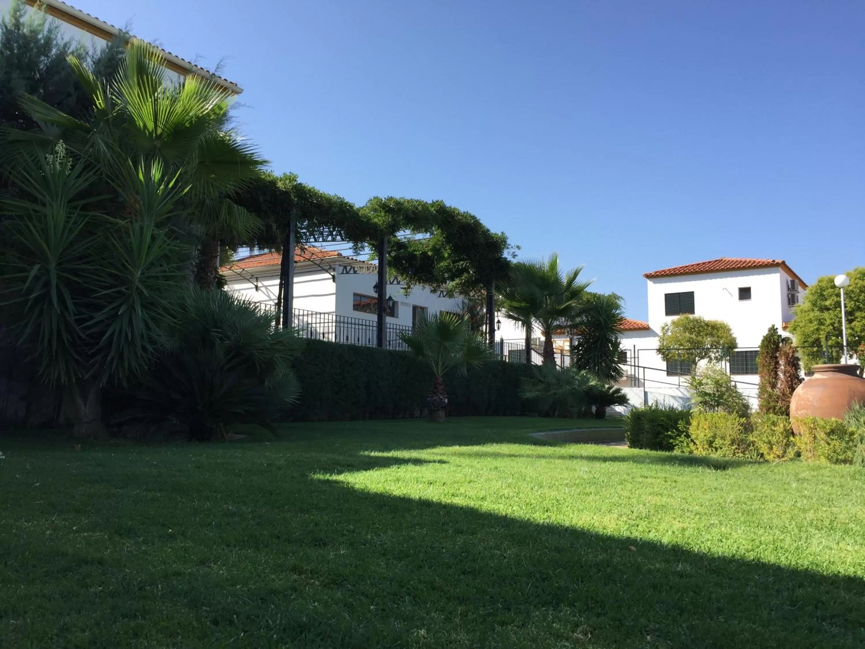 Swimming pool in Apartamentos Atalayas Extremadura