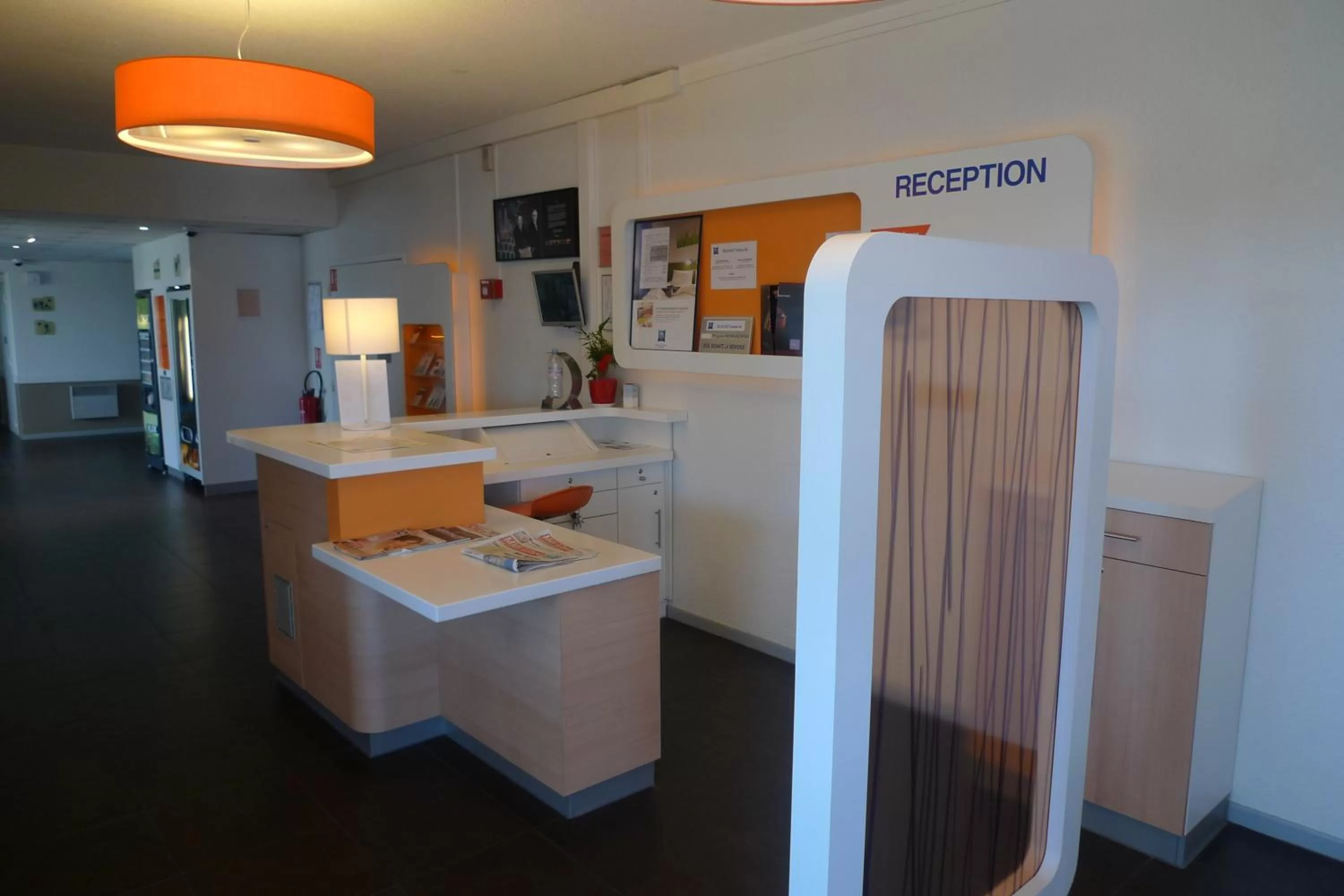 Lobby or reception in ibis budget Narbonne Sud A9/A61