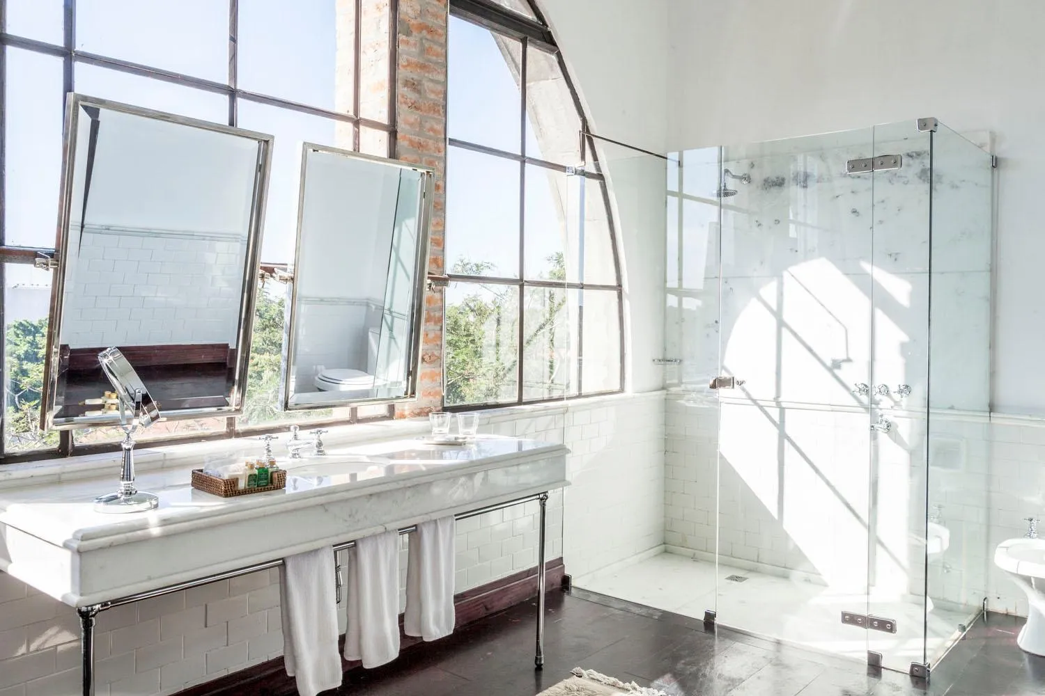 Shower in Factoria Hotel