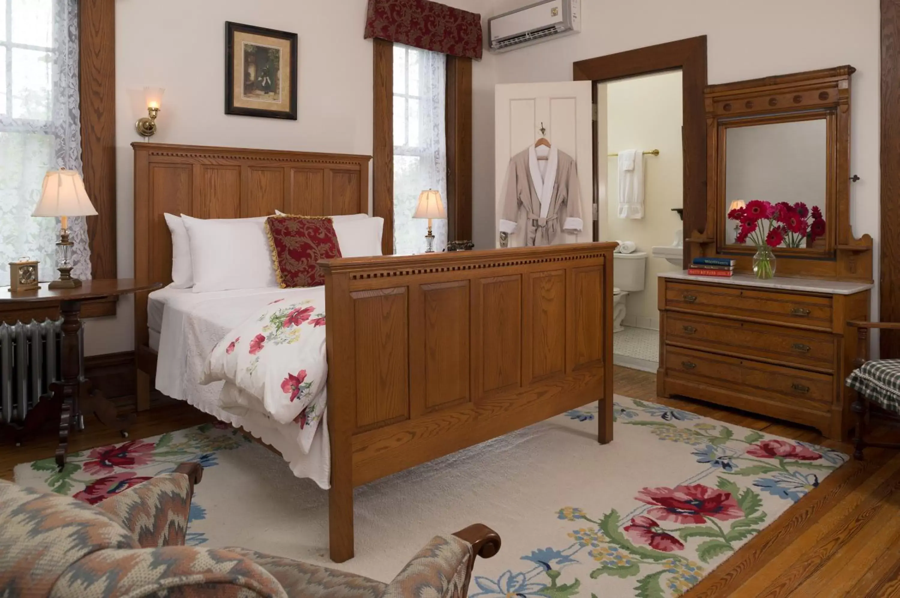 Standard Queen Room in Mercersburg Inn Standard Queen Room in Mercersburg Inn