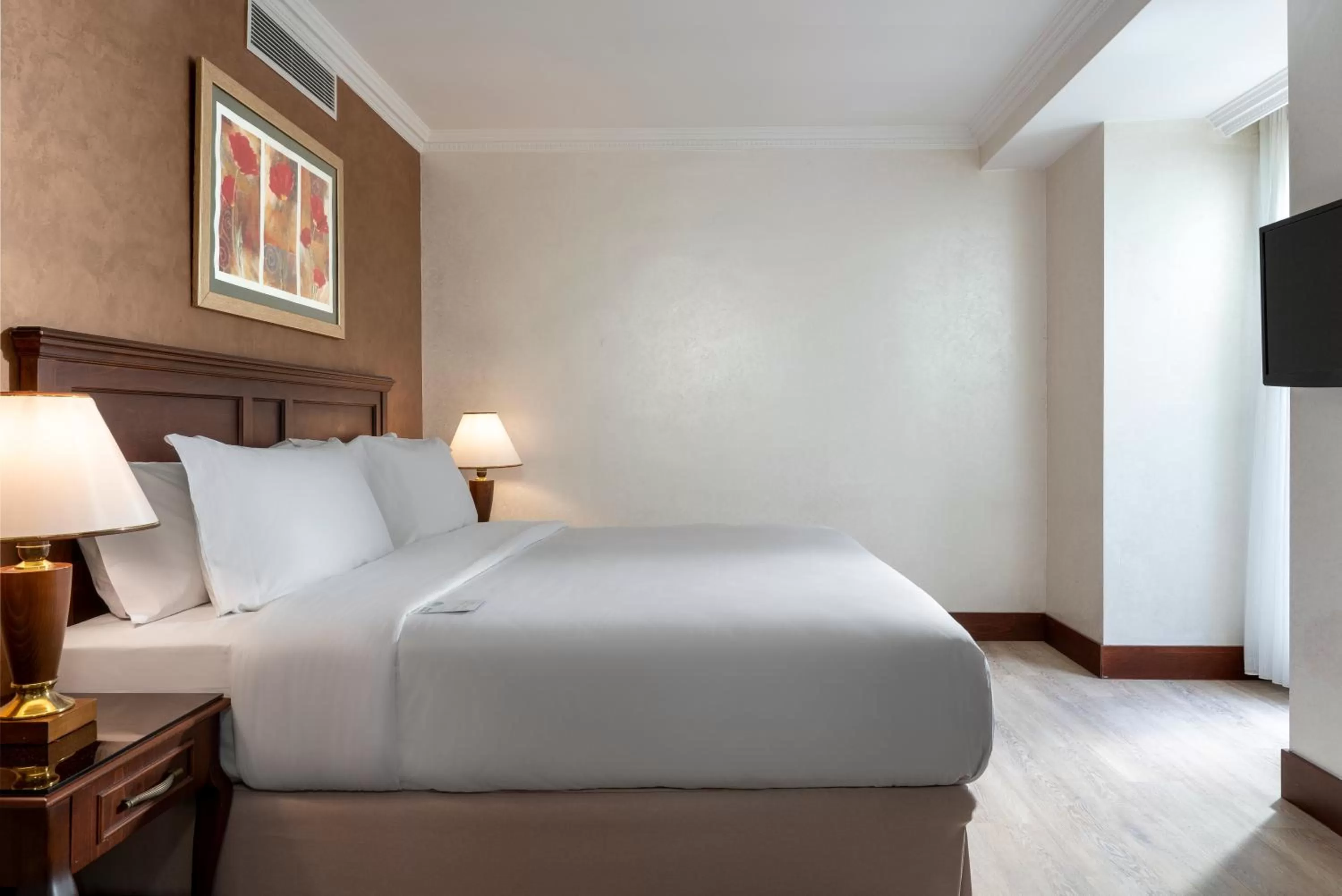 Bed in Occidental Taksim