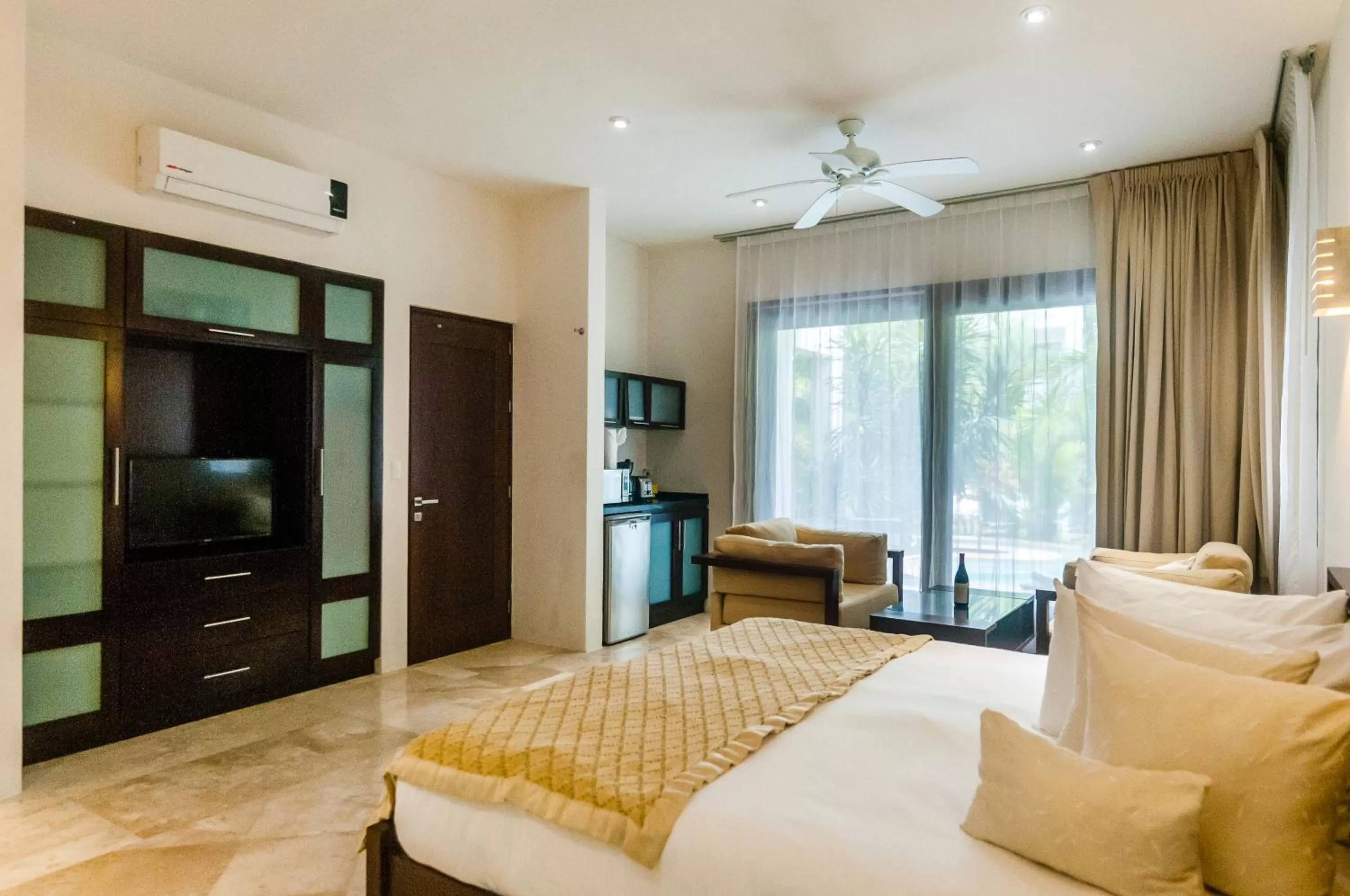 TV and multimedia, Bed in Mak Nuk Village - Clothing Optional