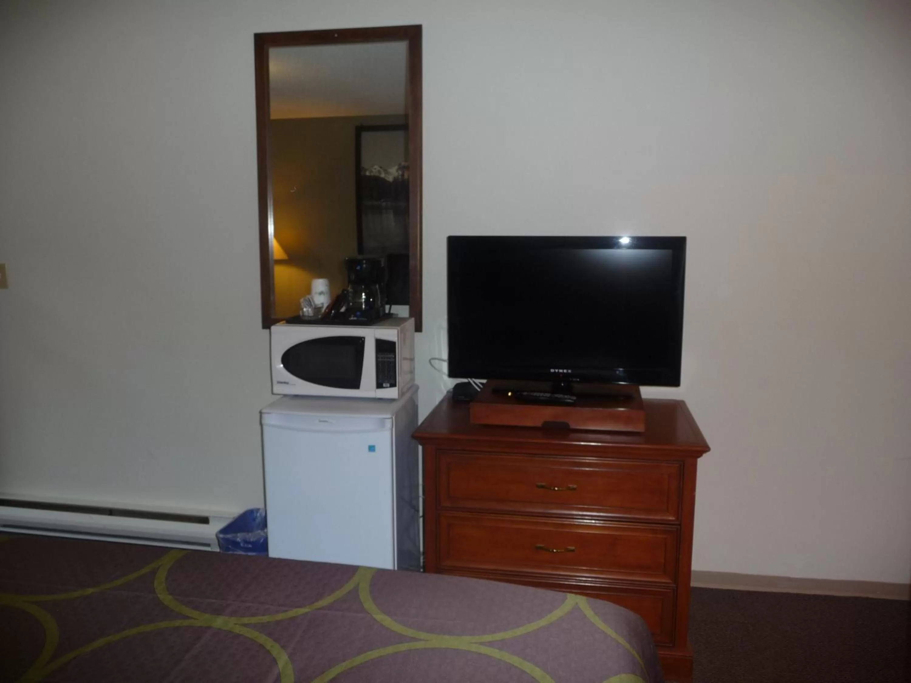 TV and multimedia in Super 8 by Wyndham Kamloops East