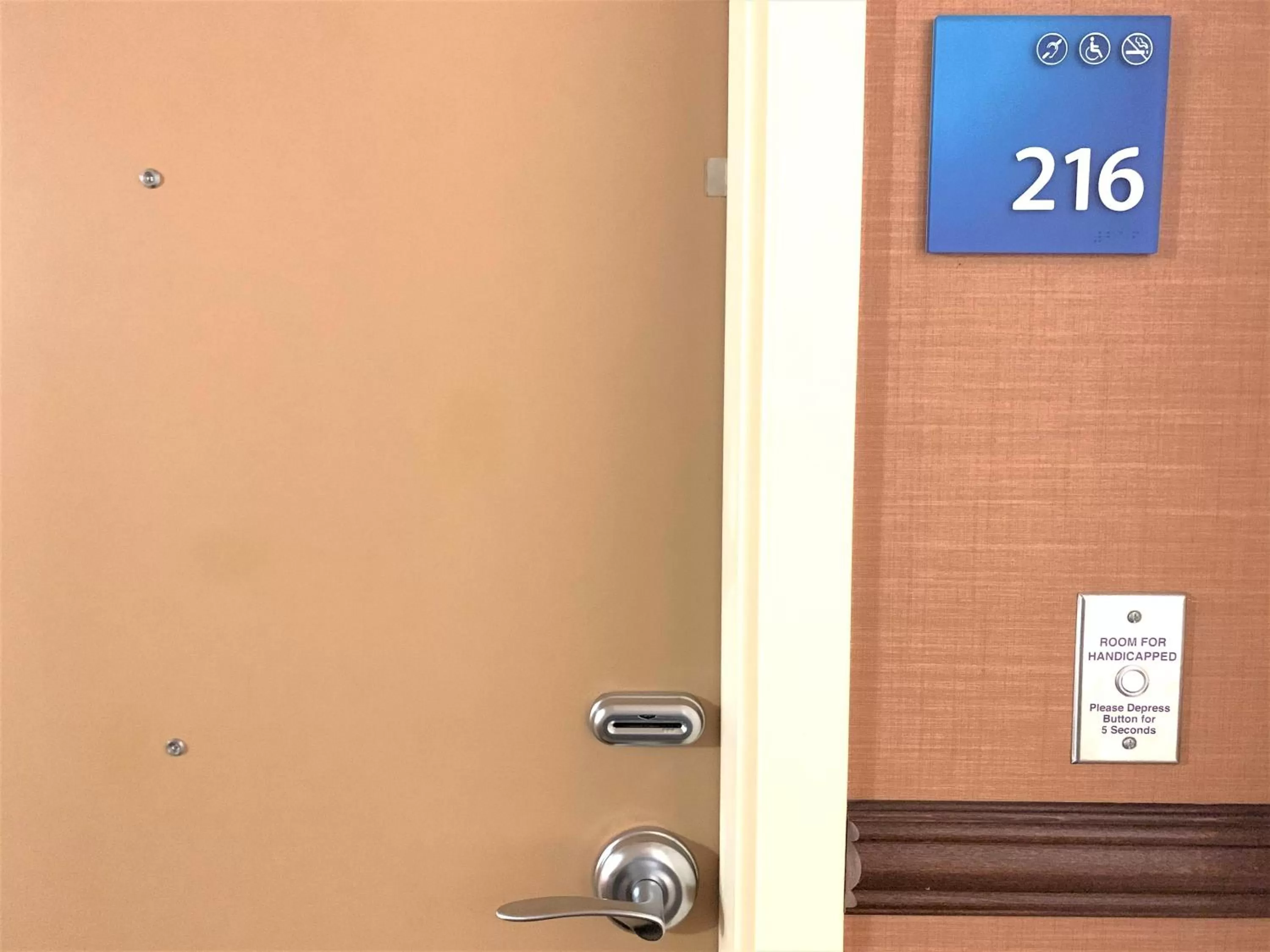 acessibility in Holiday Inn Express Fresno Northwest - Herndon by IHG