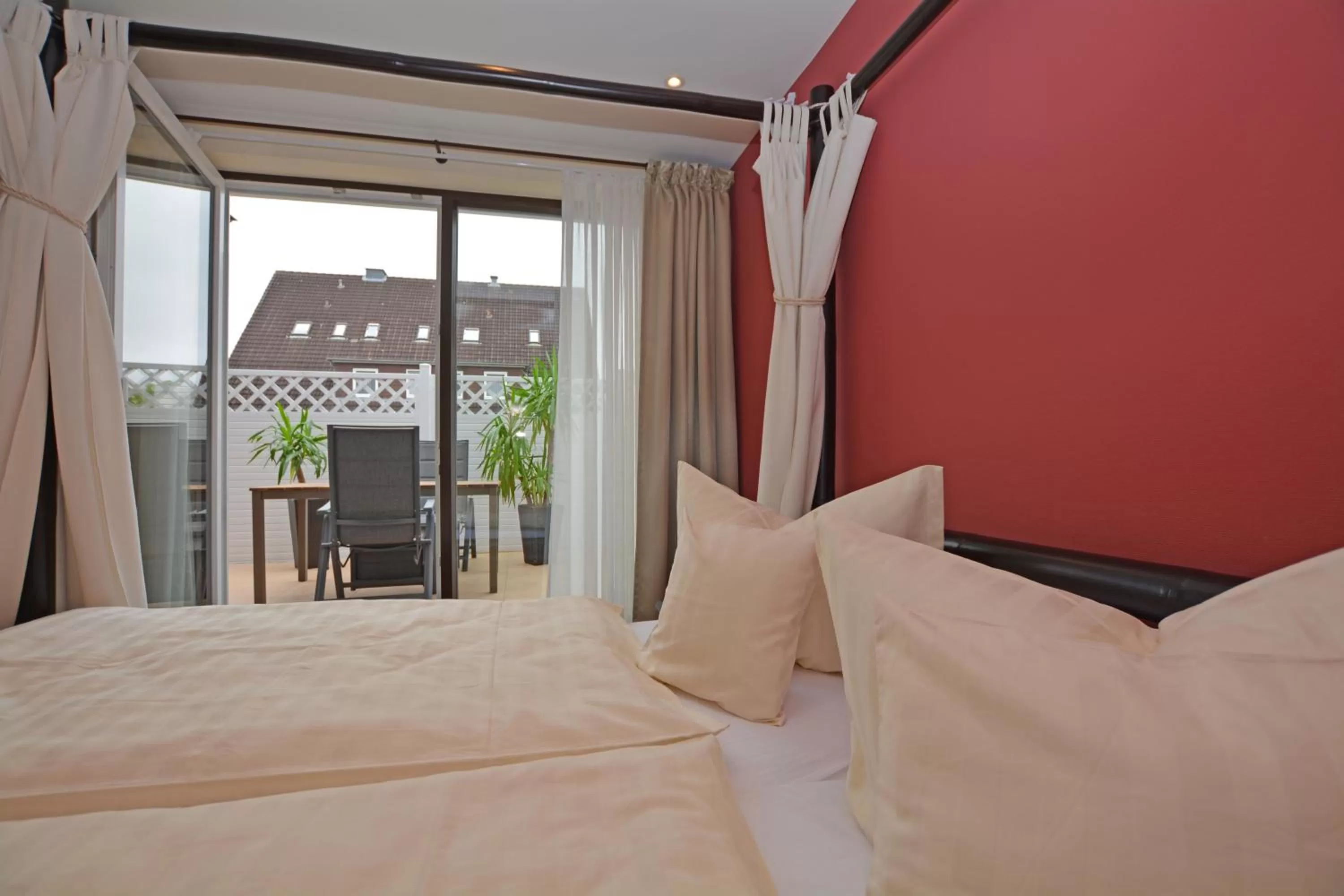 Photo of the whole room, Bed in Hotel Luina Beach