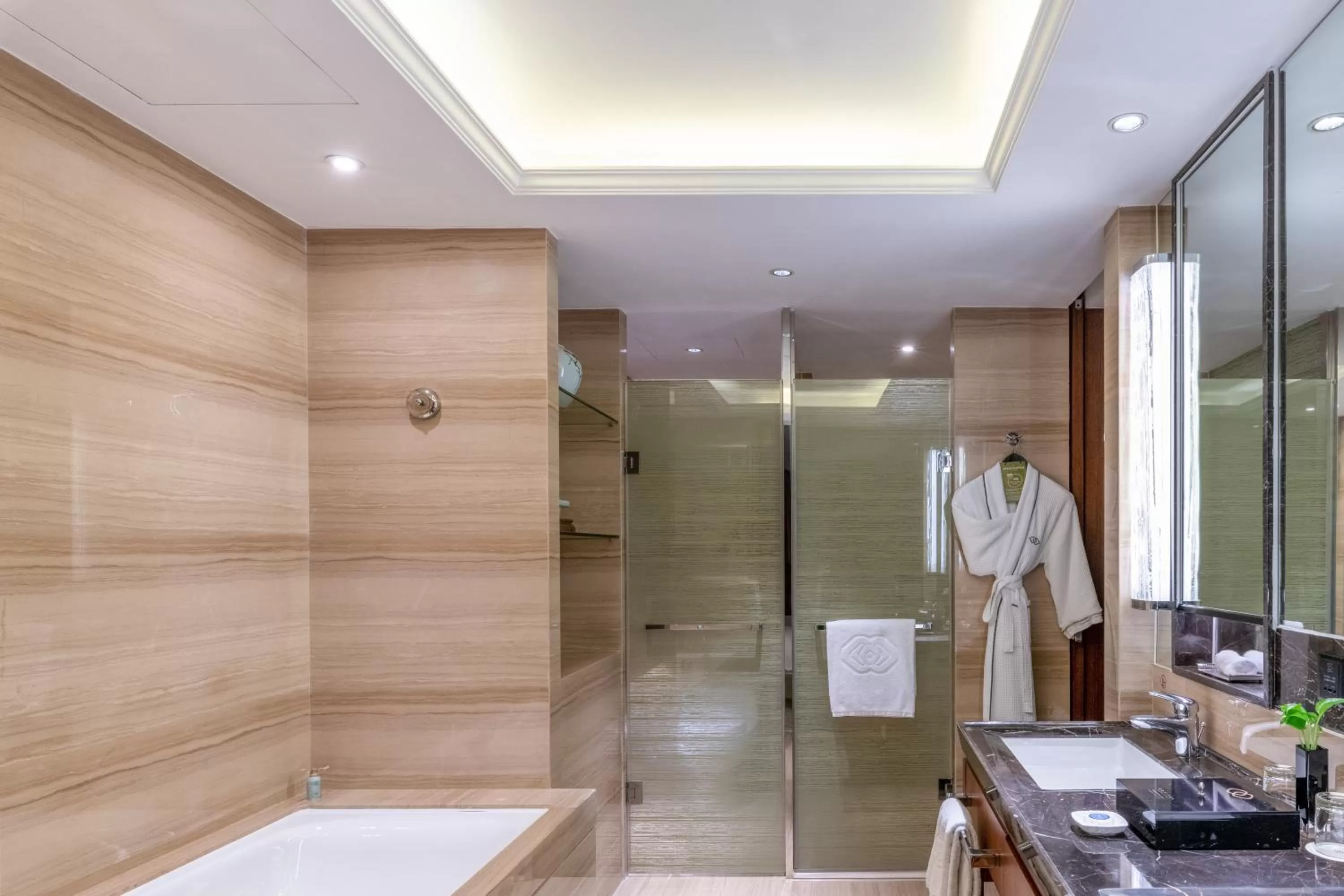 Bathroom in Sofitel Hangzhou Westlake - Few steps to West Lake, with panoramic lake view terrace