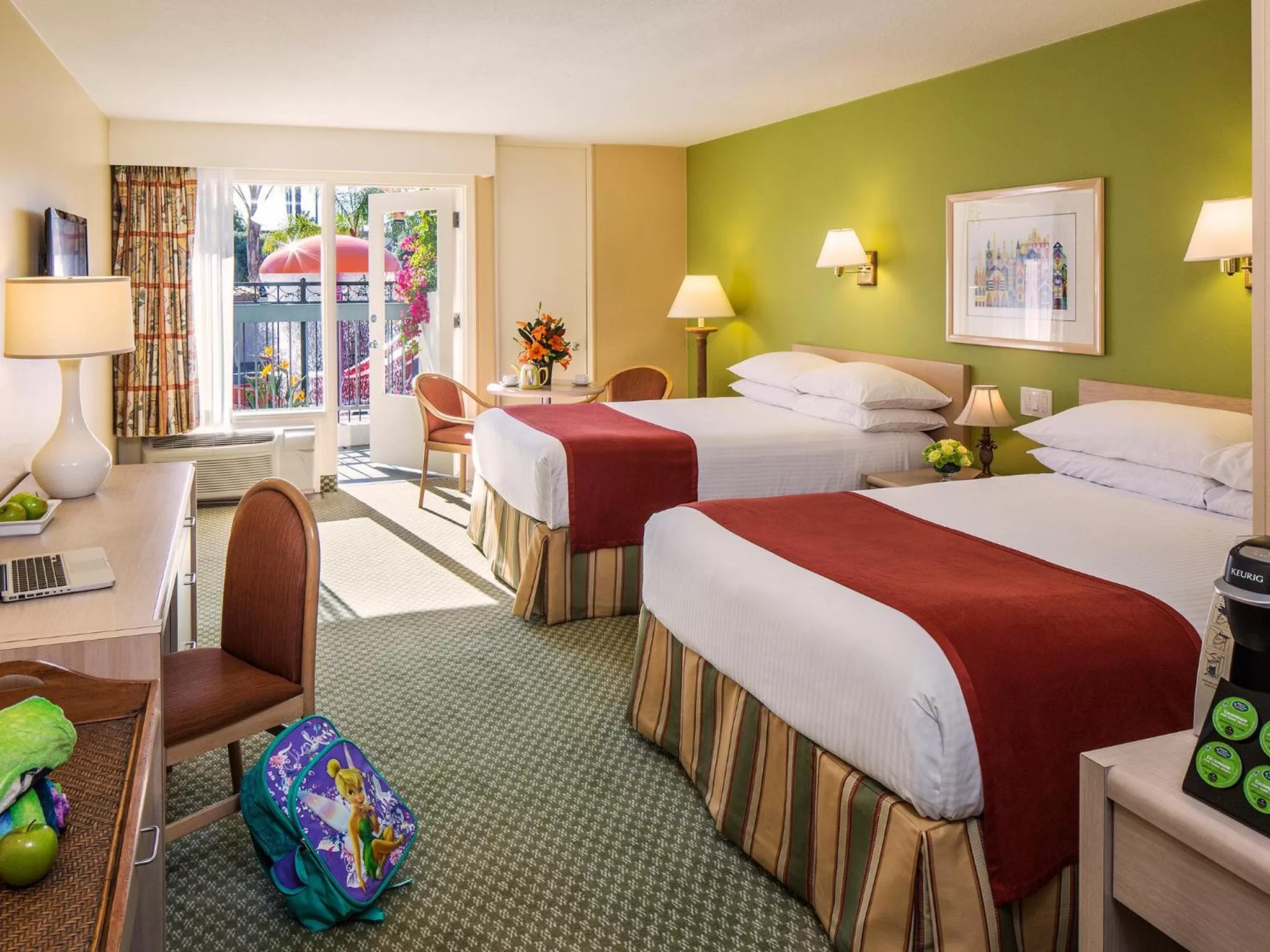 Bedroom, Bed in Howard Johnson by Wyndham Anaheim Hotel & Water Playground