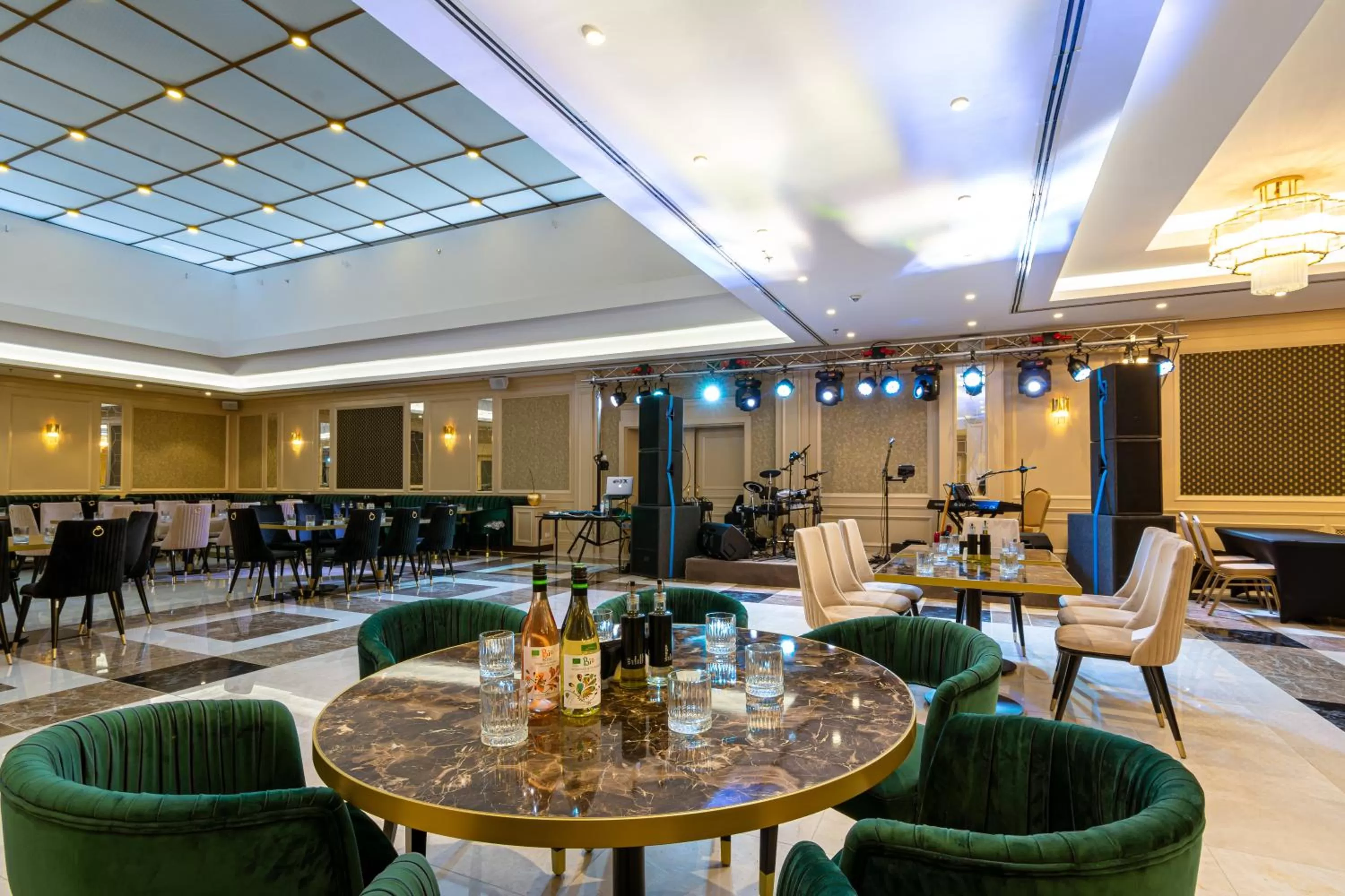 Restaurant/places to eat in Astoria Grand Hotel