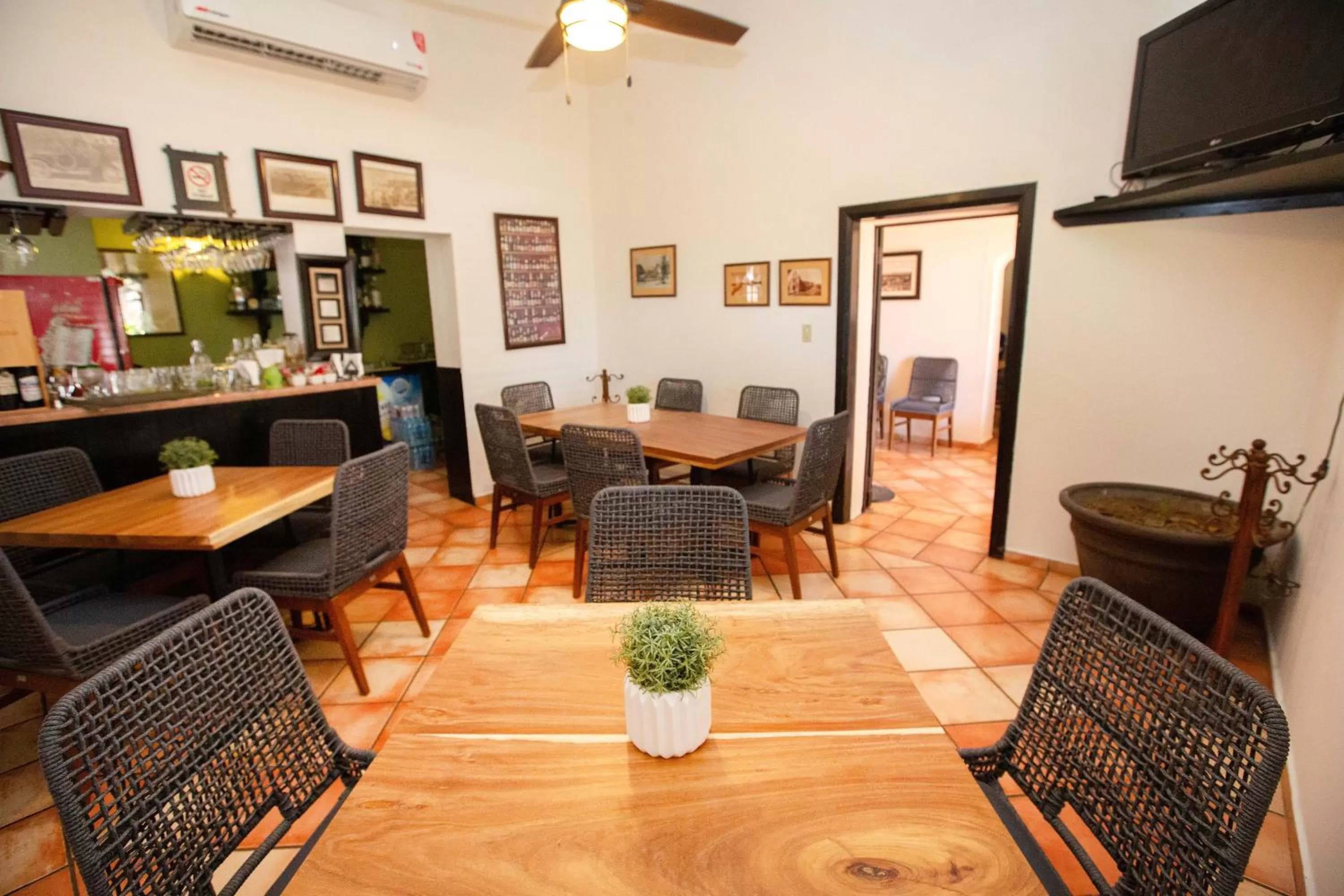 Restaurant/places to eat in Hotel Posada Terranova