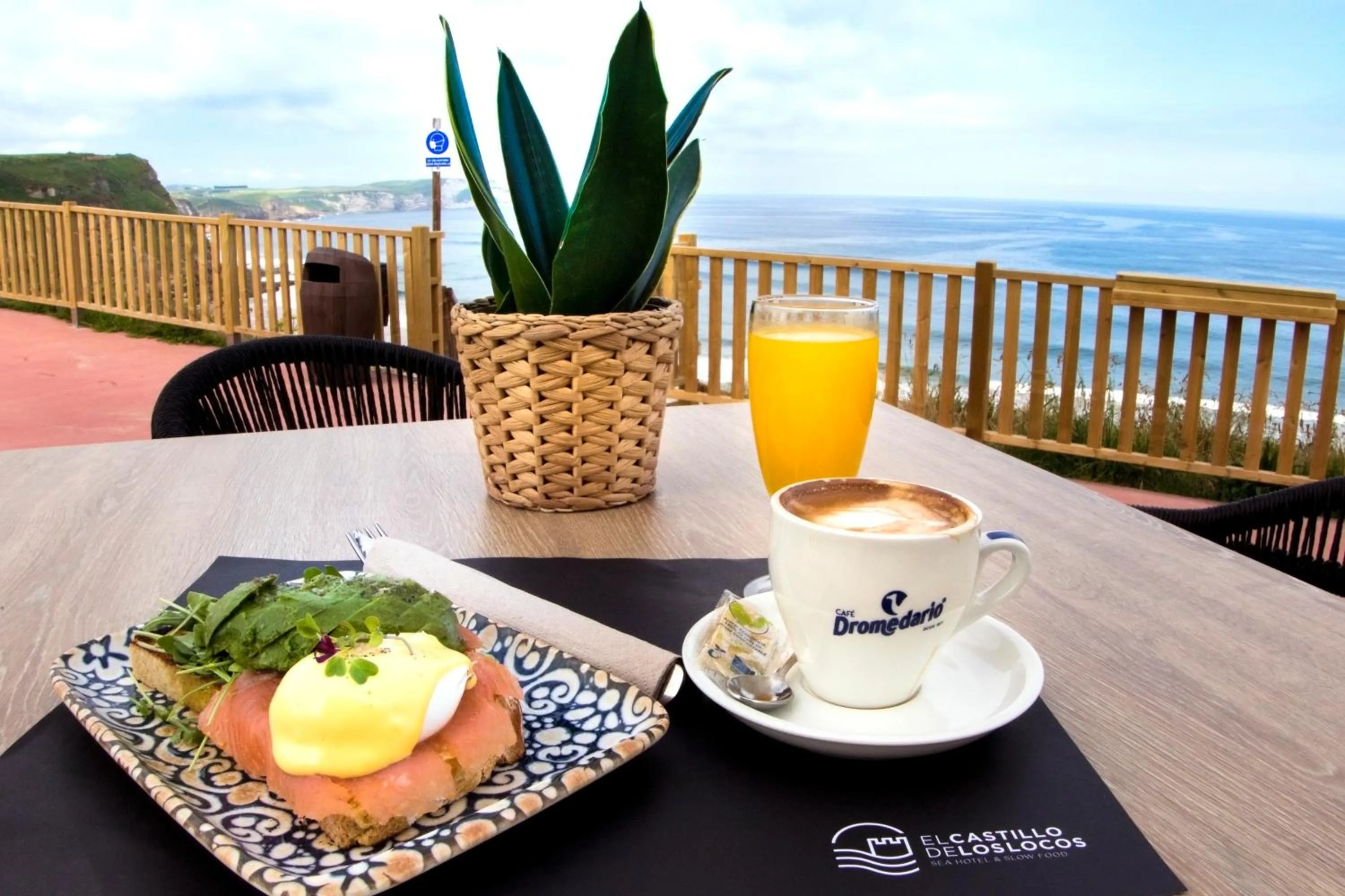 Breakfast in Hotel El Castillo de Los Locos