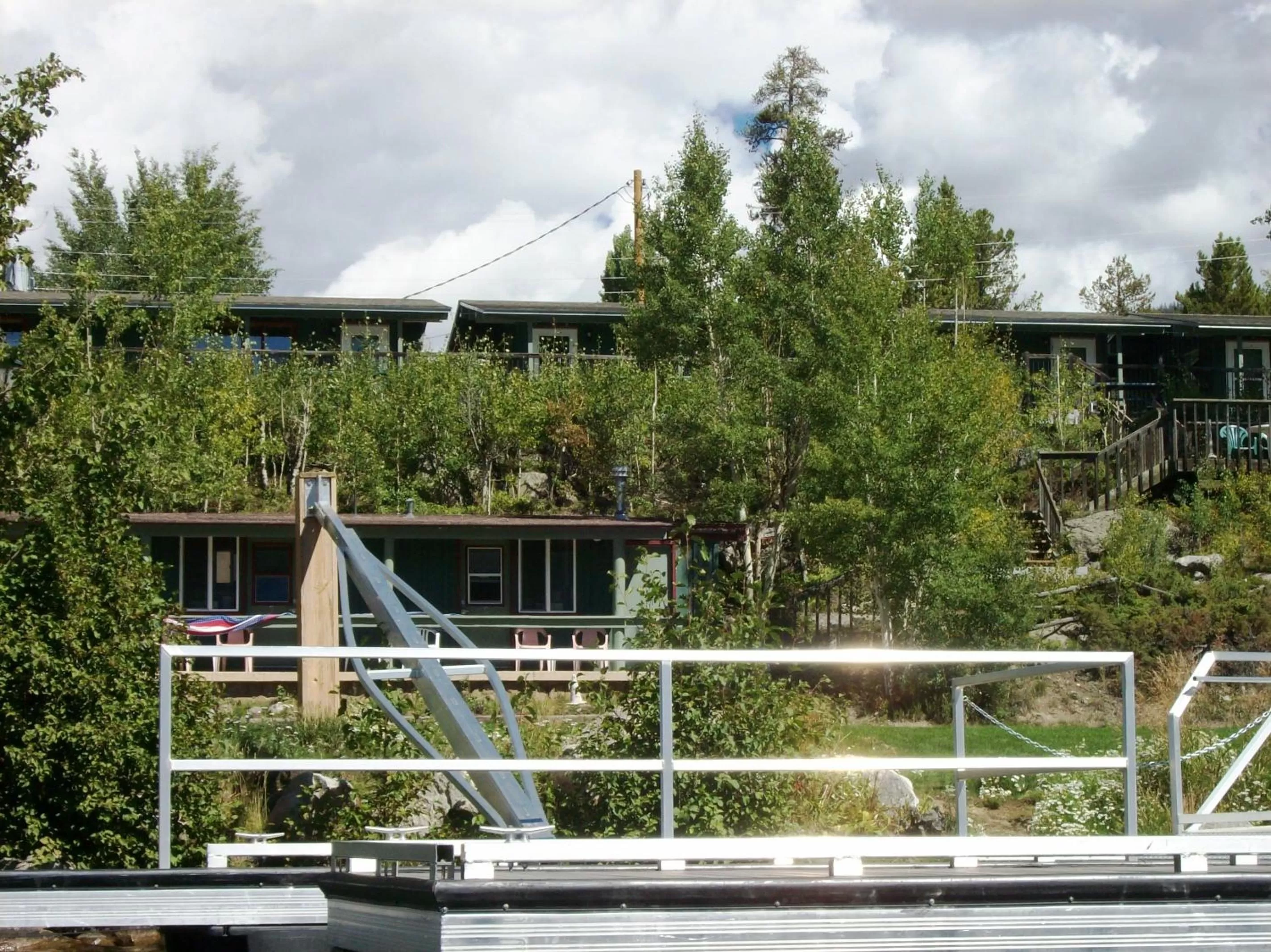 Property building in Western Riviera Lakeside Lodging