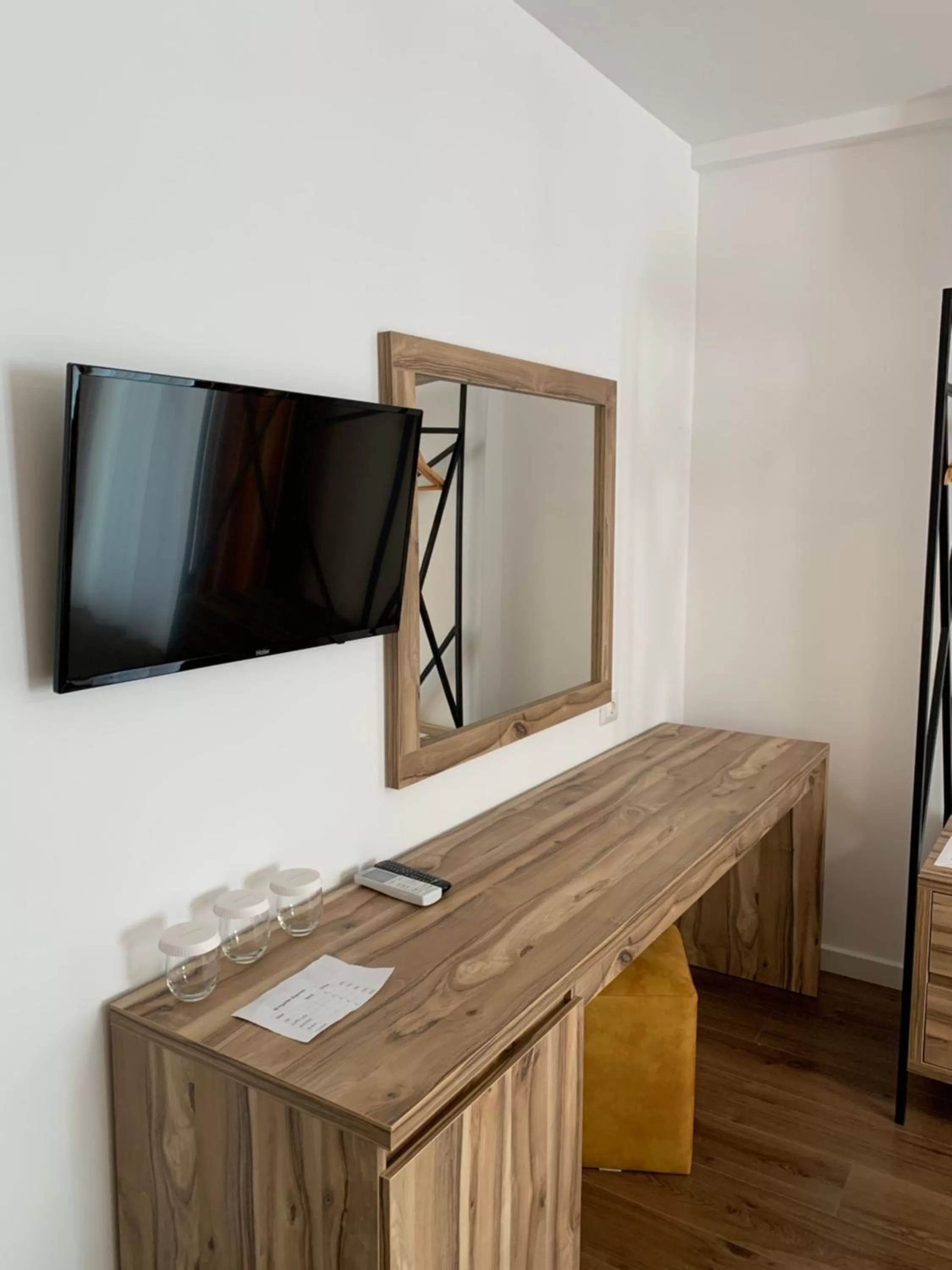 TV and multimedia, TV/Entertainment Center in Grand Hotel Pogradec