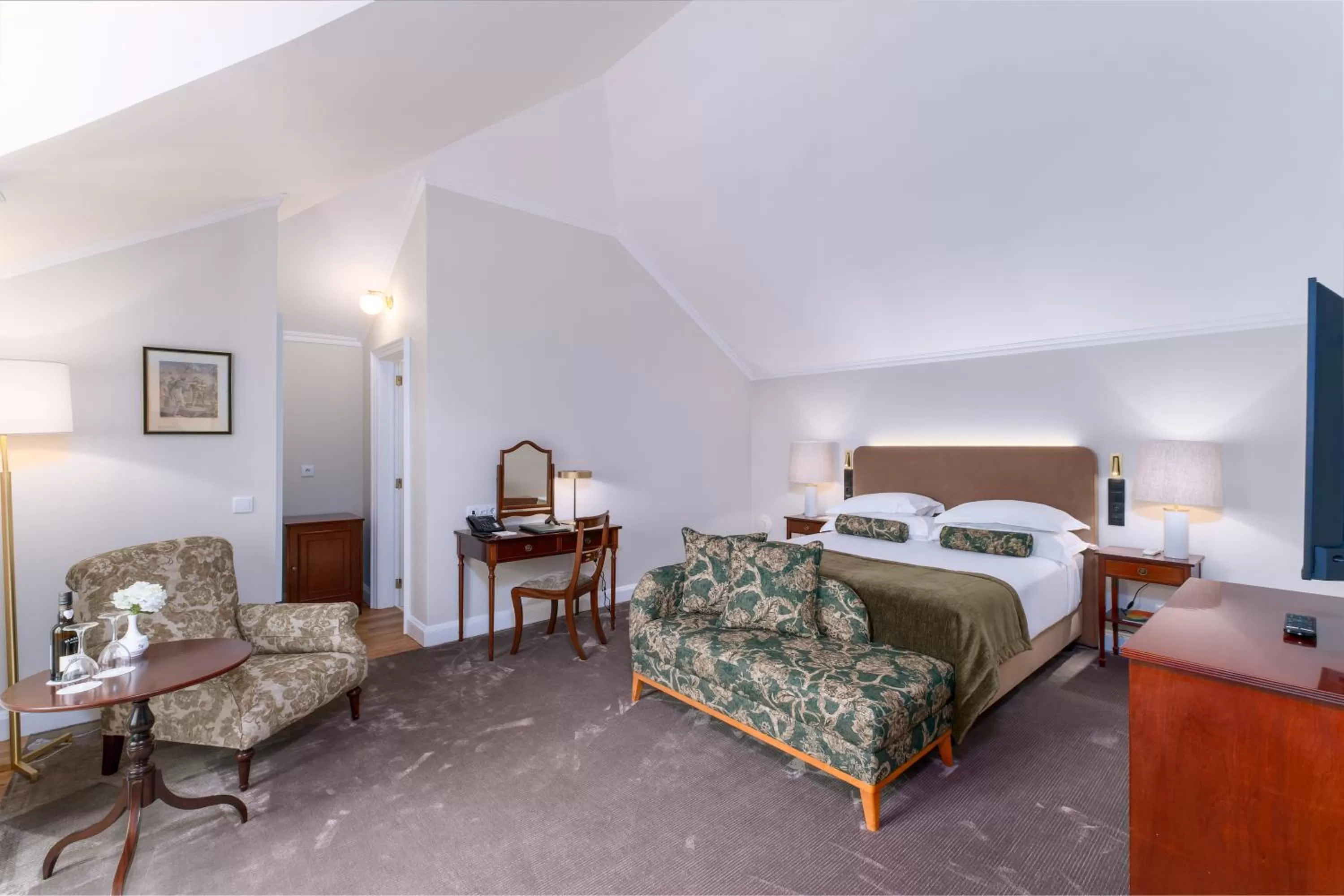 Bedroom, Bed in Casa Velha do Palheiro Relais & Chateaux