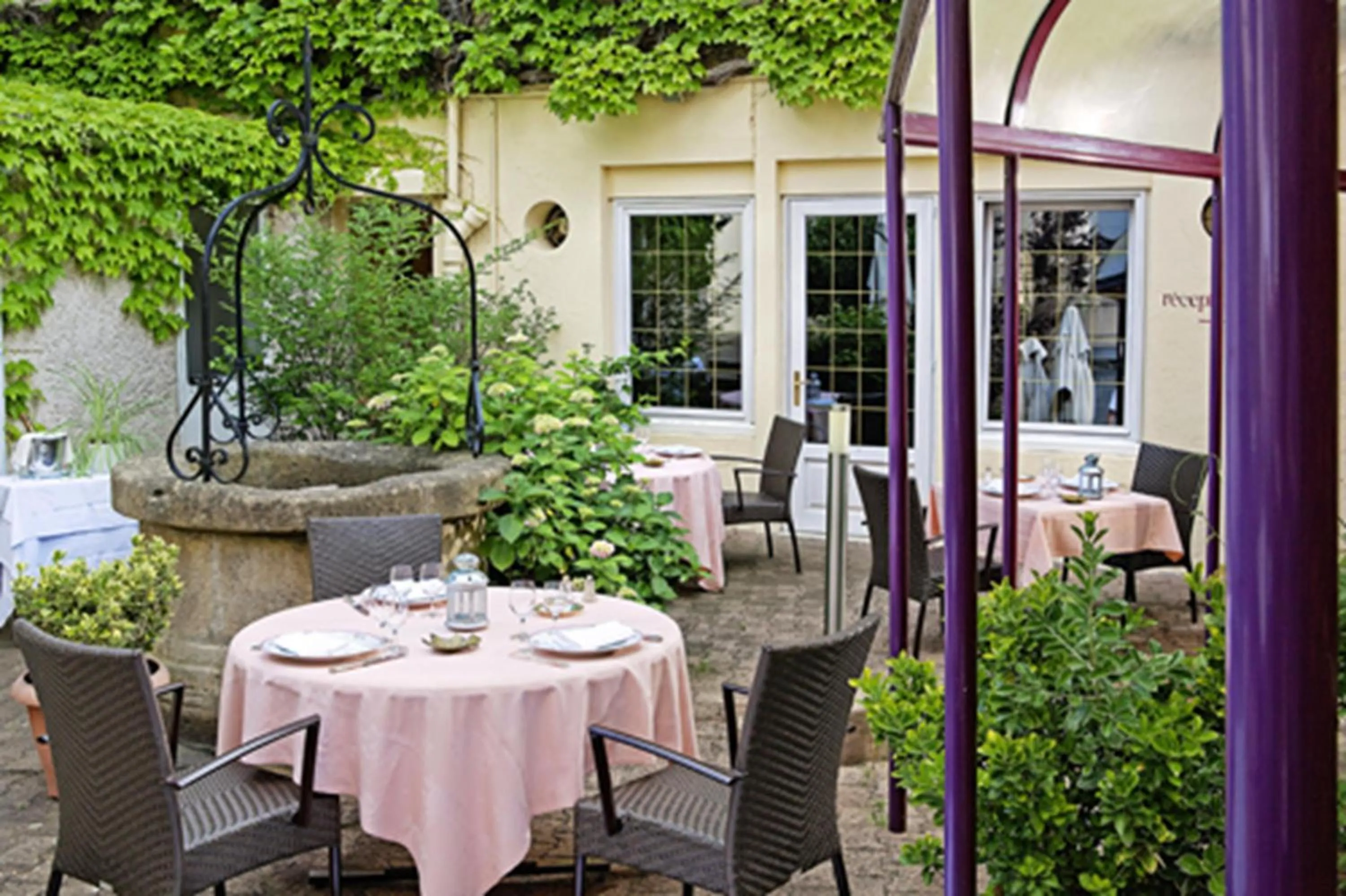 Restaurant/places to eat in Hostellerie des Trois Pigeons, Paray-le-Monial