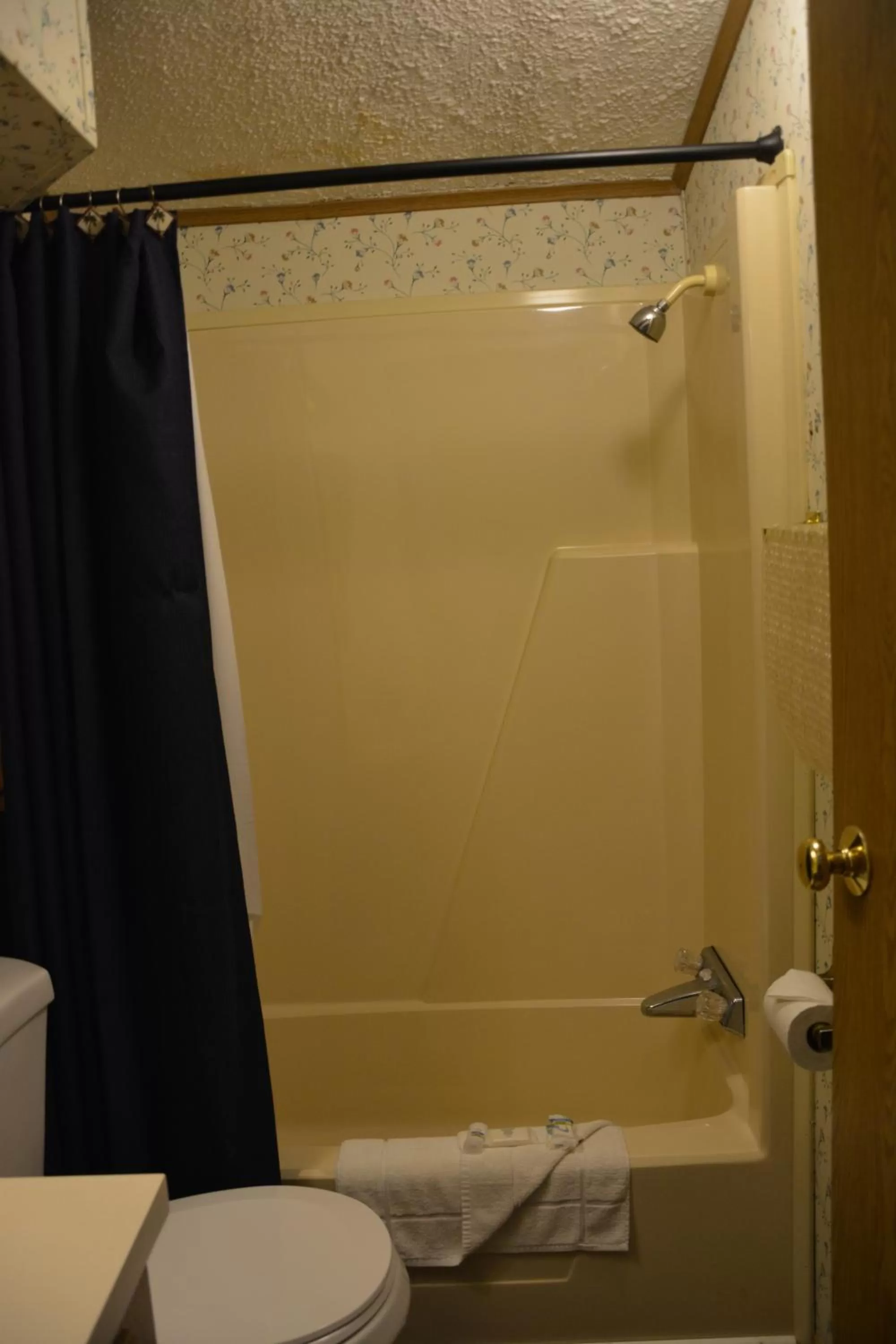 Camp Mack Lodge, Marina & RV Resort