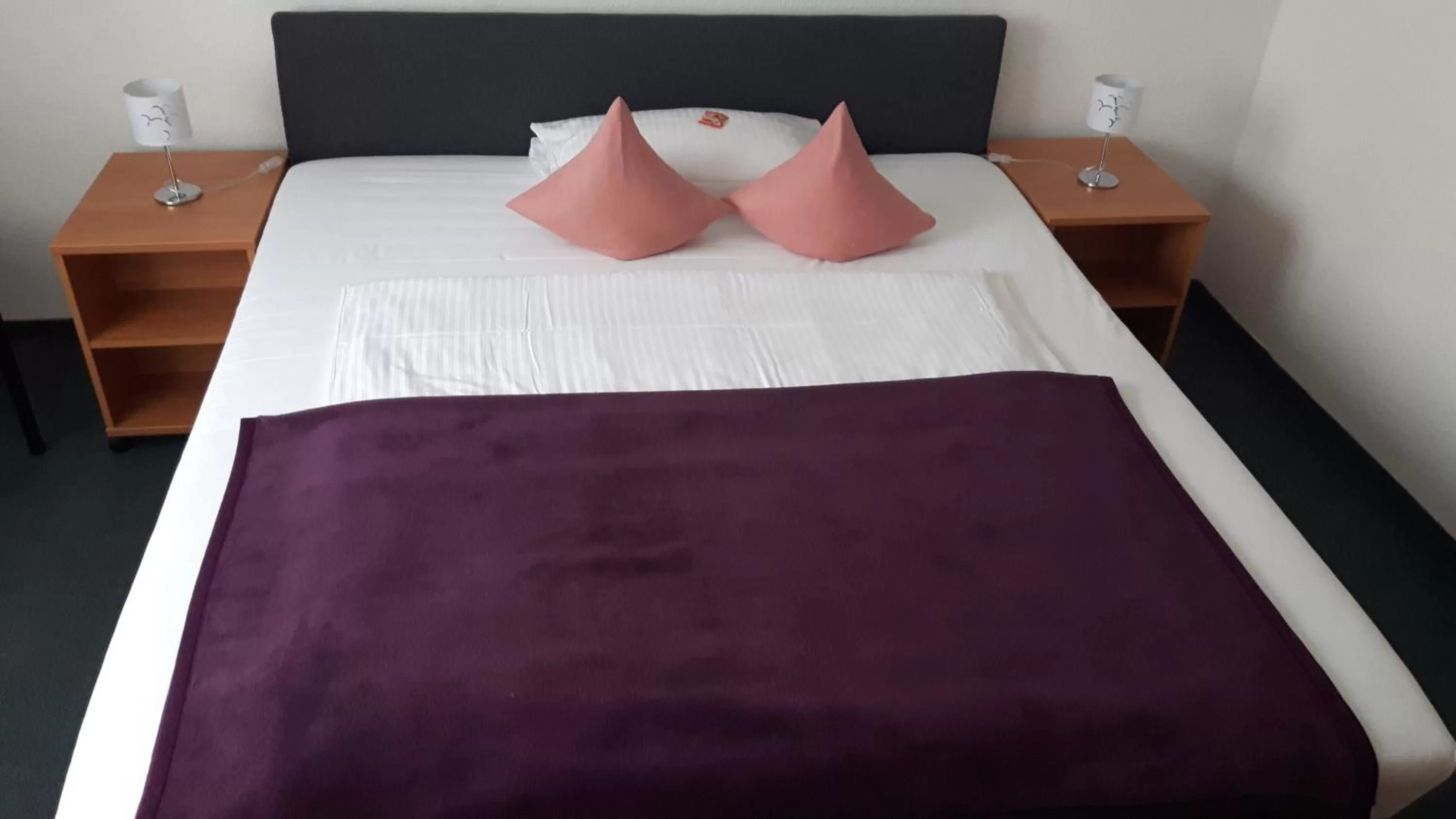 Photo of the whole room, Bed in Hotel-Café-Galerie