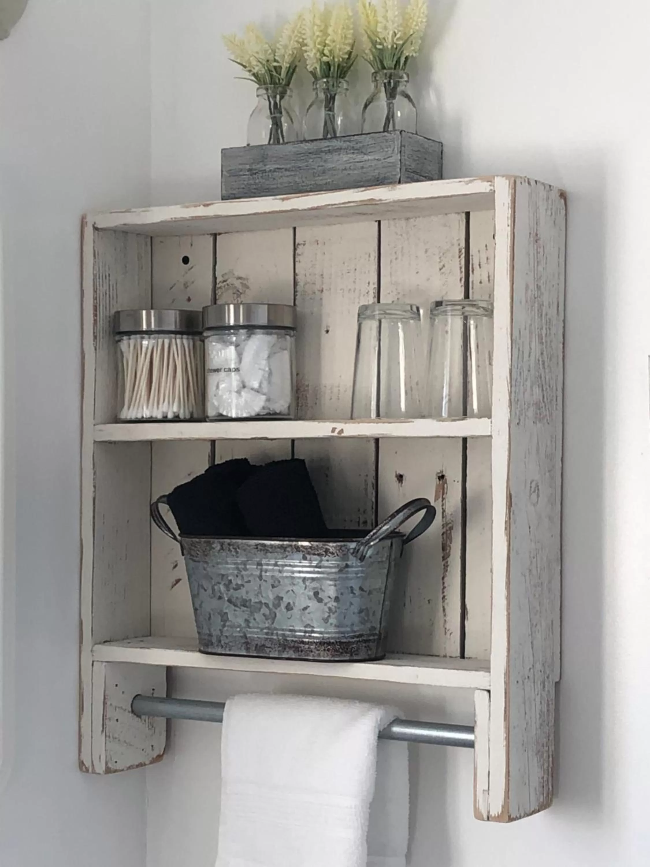 Decorative detail in Baker Shore Bed and Breakfast